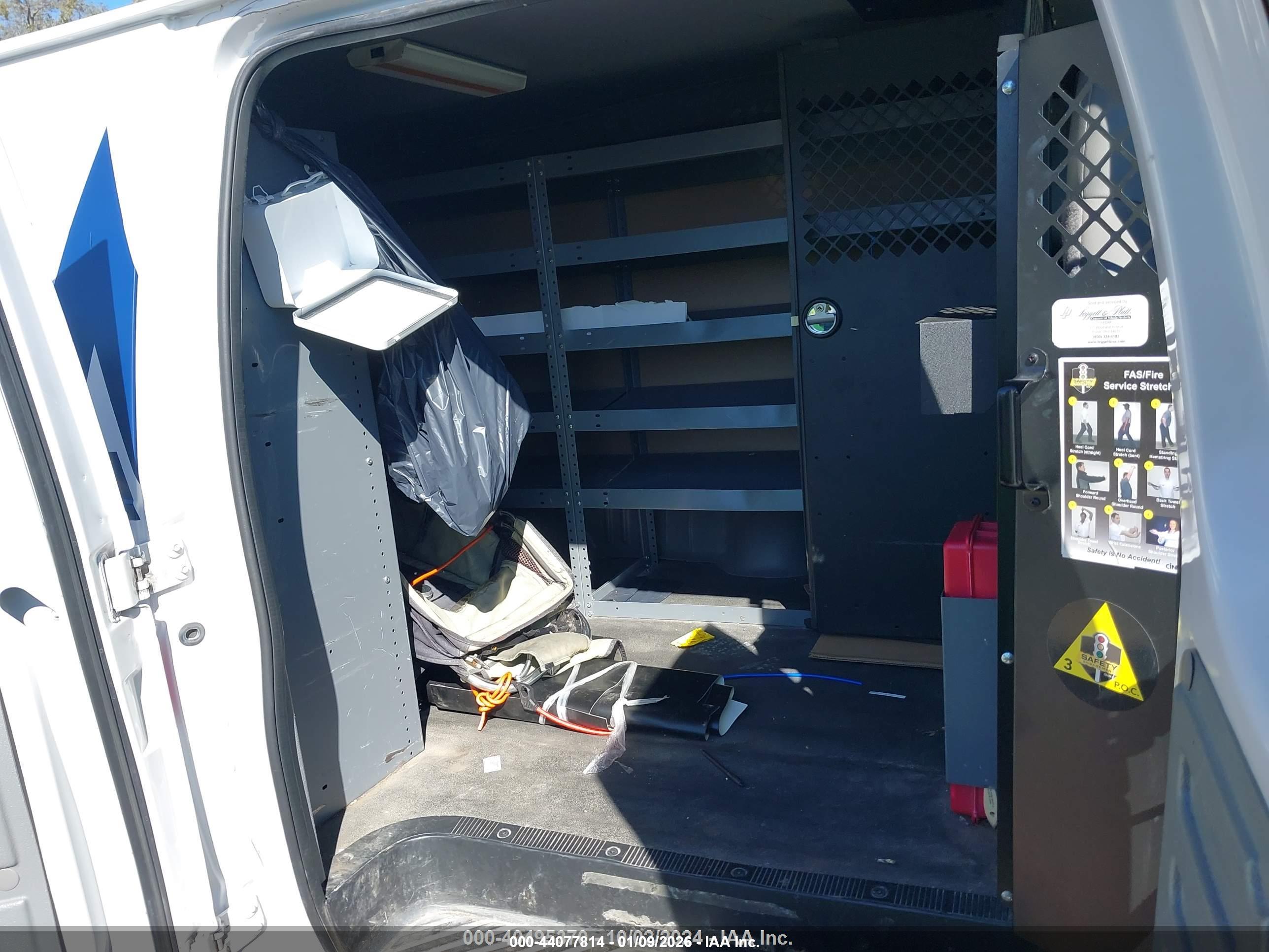 FORD E-150 image 8