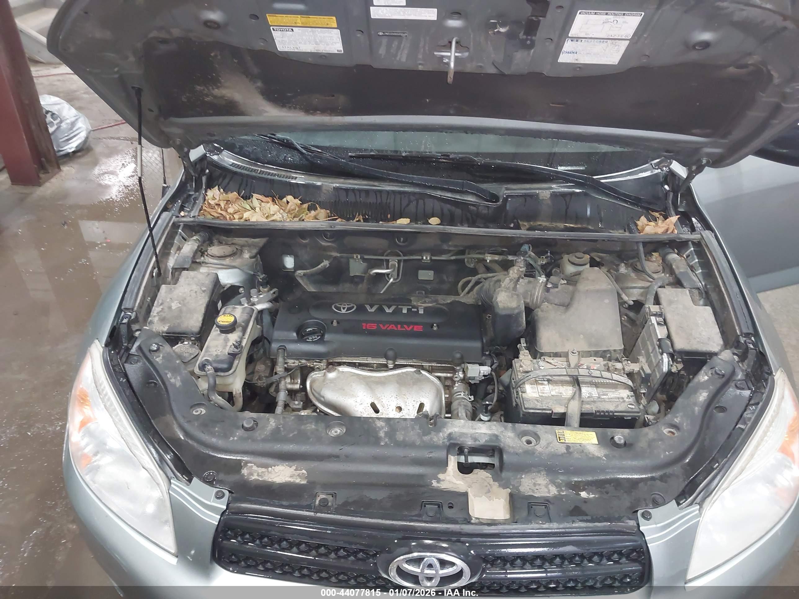 TOYOTA RAV4 image 10