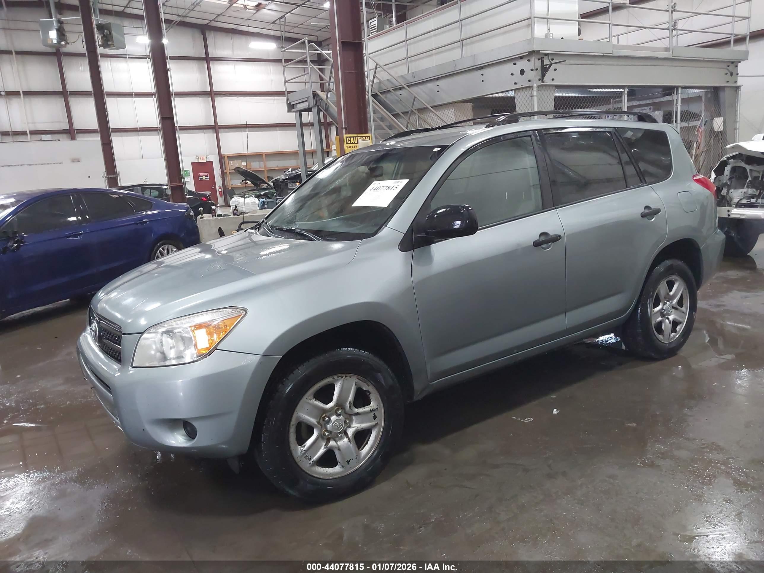 TOYOTA RAV4 image 2