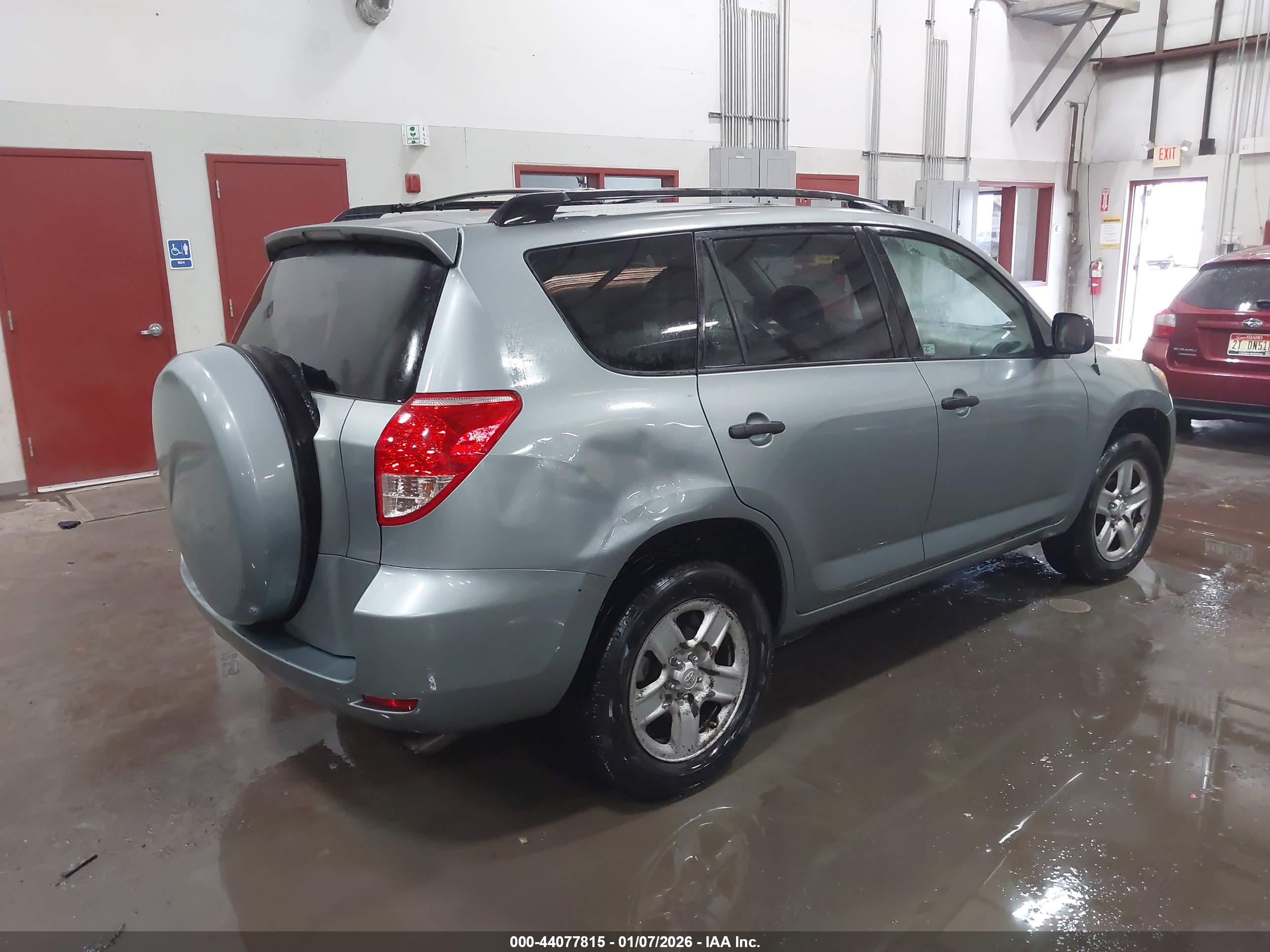 TOYOTA RAV4 image 4
