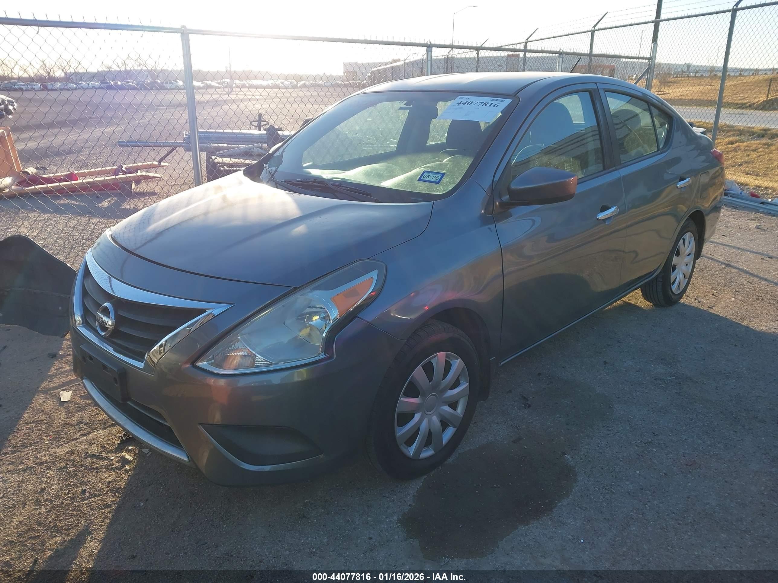 NISSAN VERSA image 2