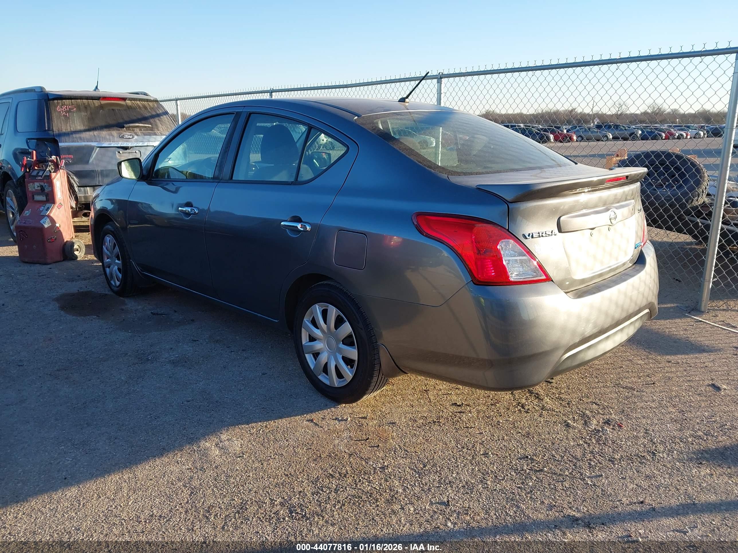 NISSAN VERSA image 3