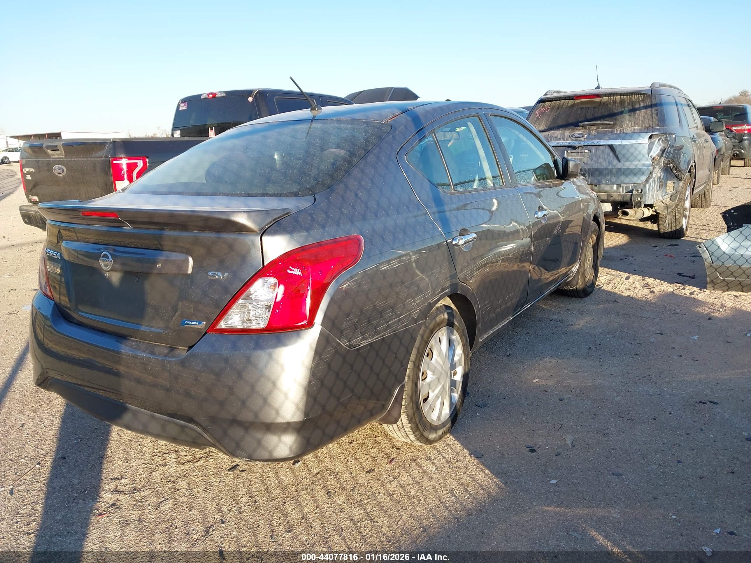 NISSAN VERSA image 4