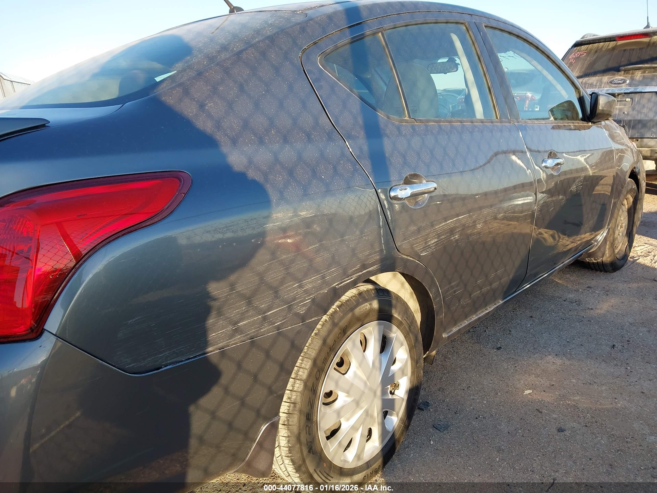 NISSAN VERSA image 6