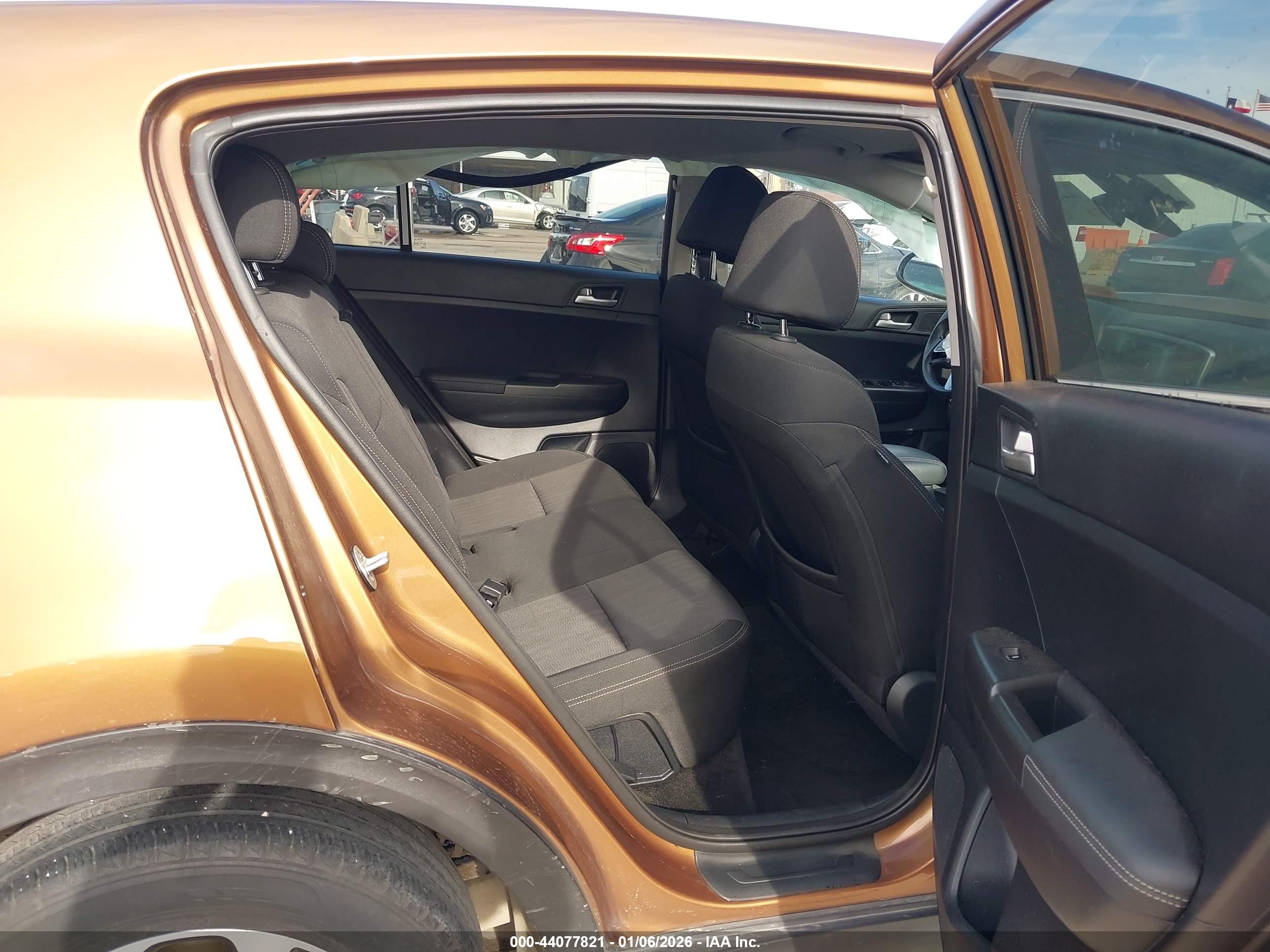 KIA SPORTAGE image 8