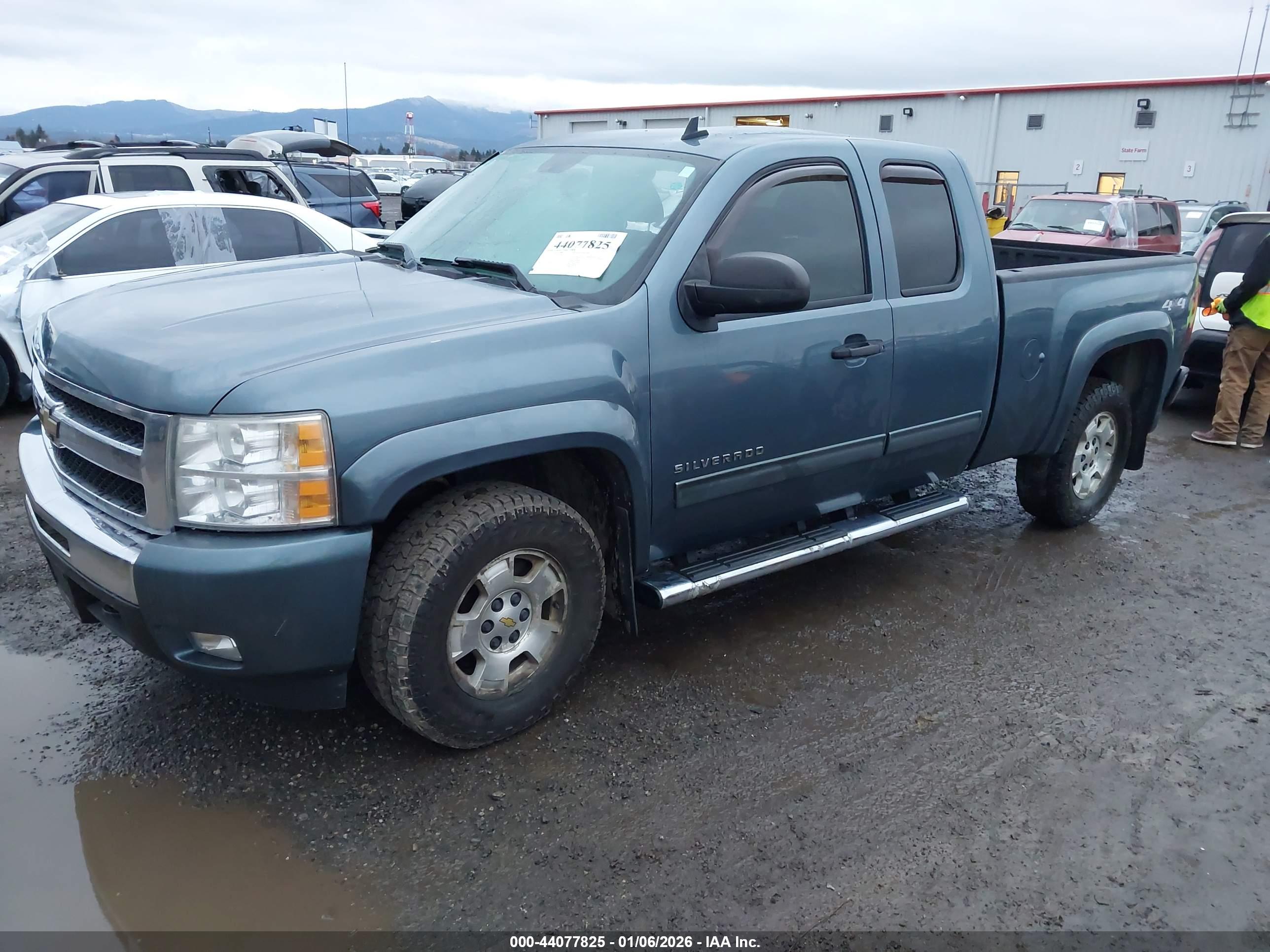 CHEVROLET SILVERADO image 2