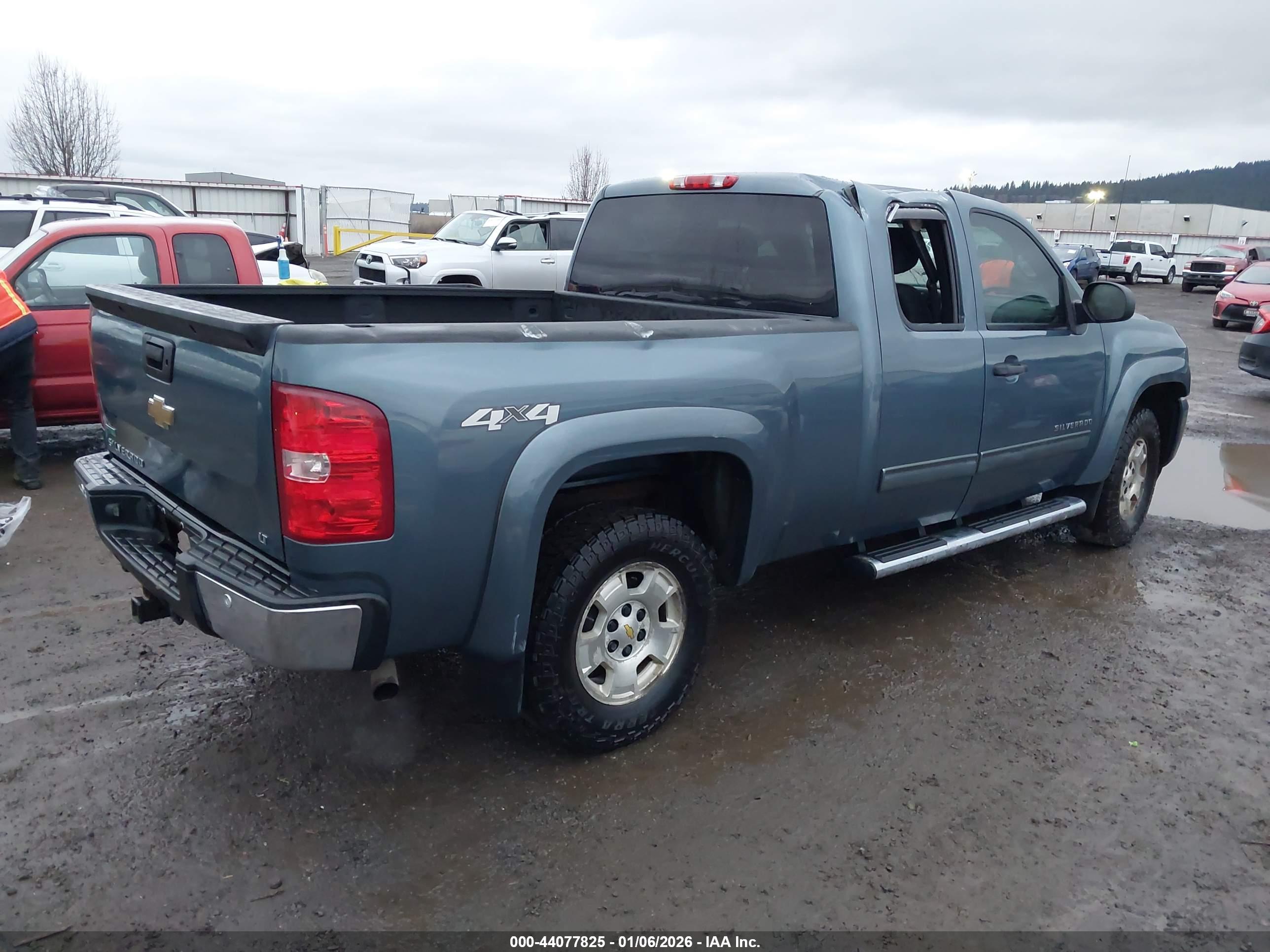 CHEVROLET SILVERADO image 4