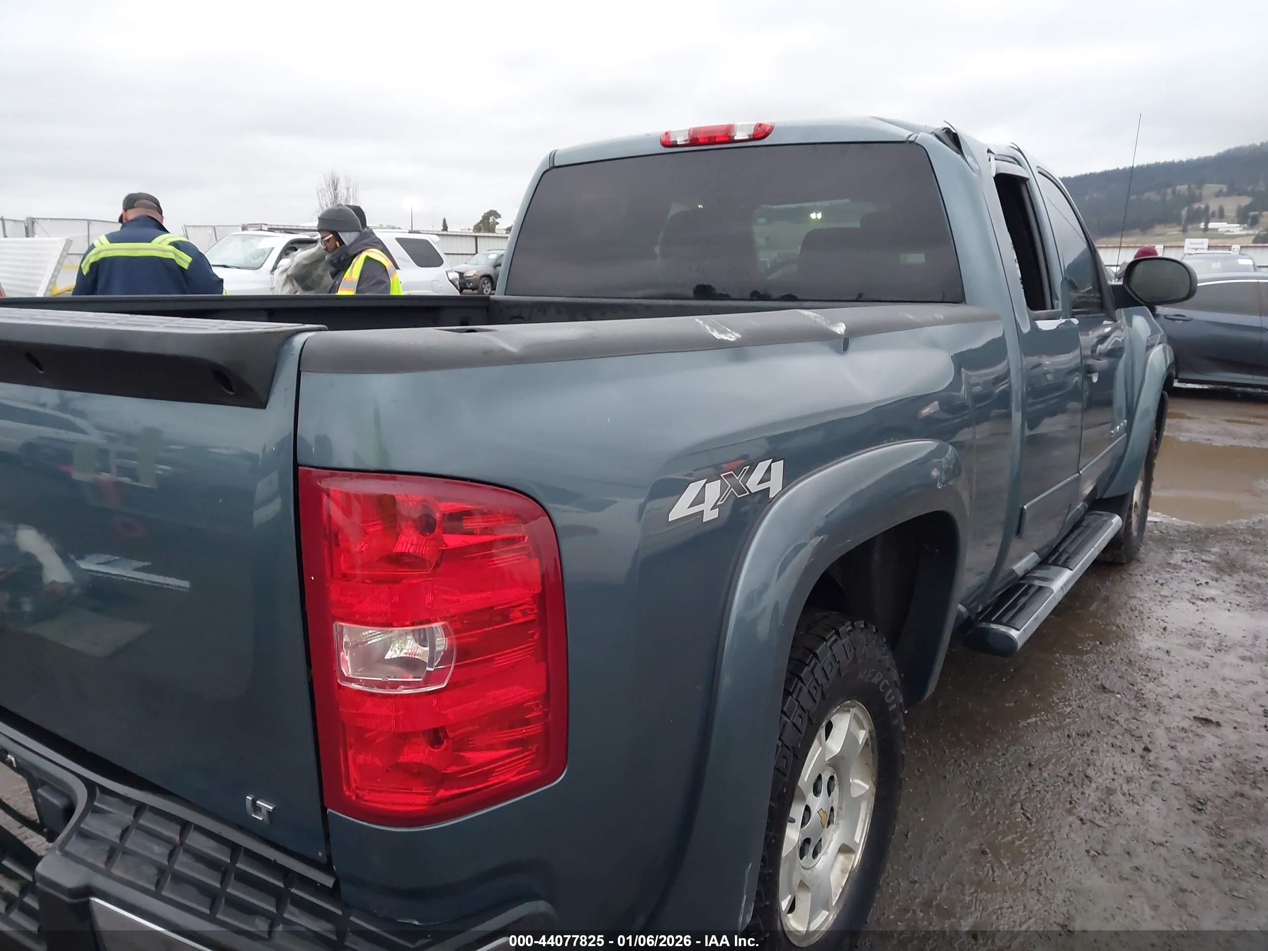CHEVROLET SILVERADO image 6