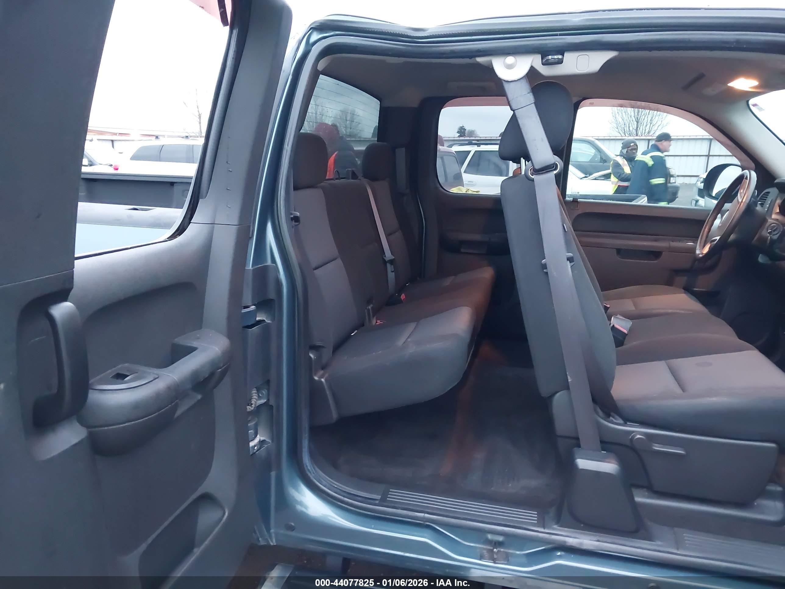 CHEVROLET SILVERADO image 8