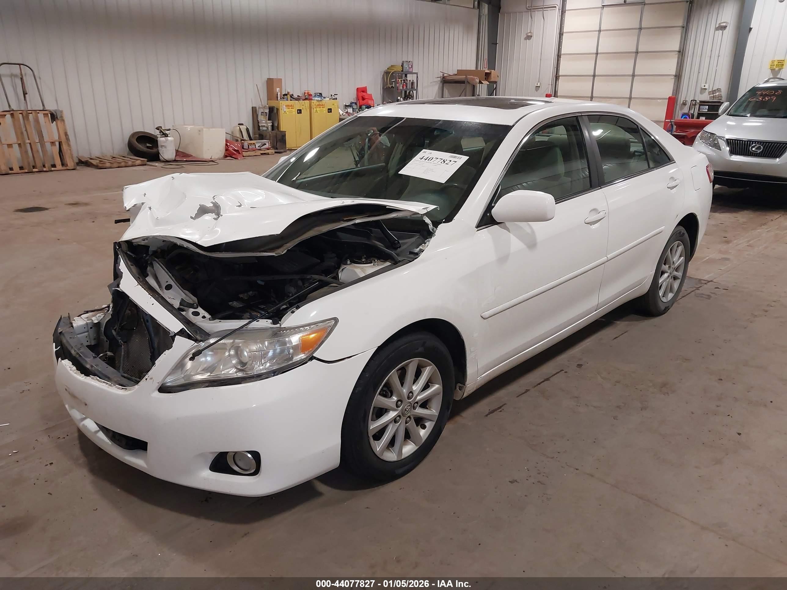 TOYOTA CAMRY image 2