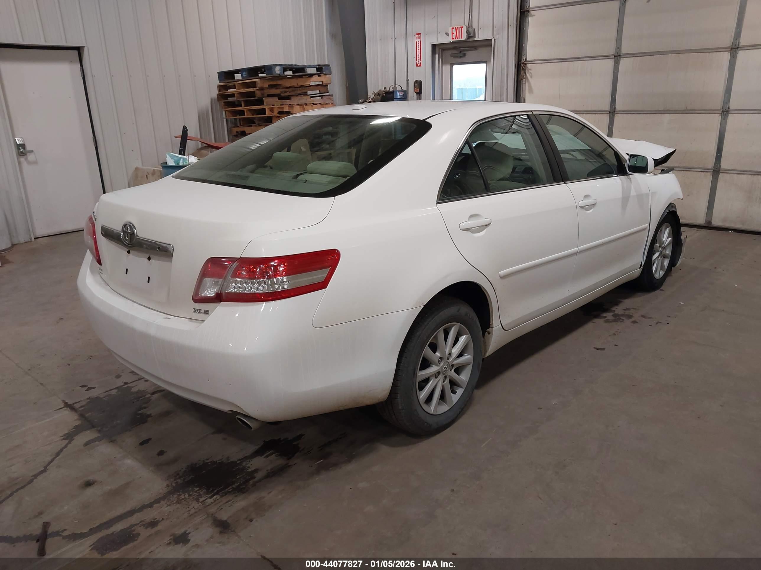 TOYOTA CAMRY image 4
