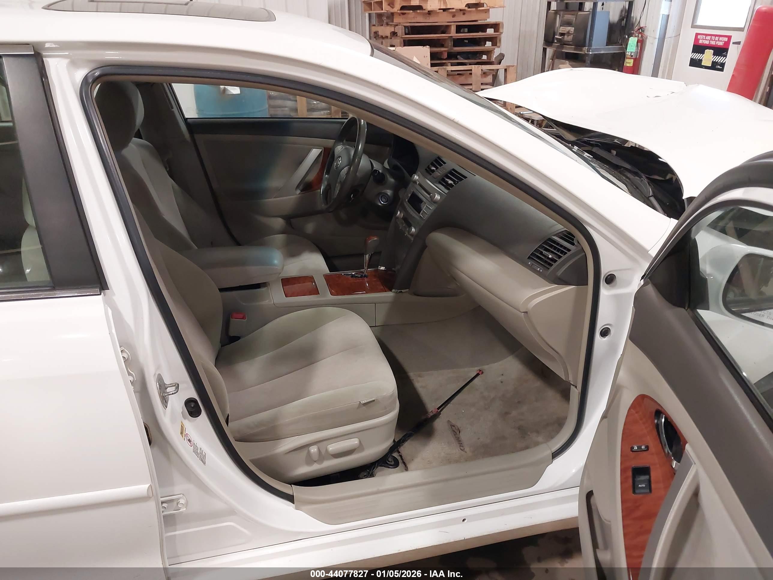 TOYOTA CAMRY image 5