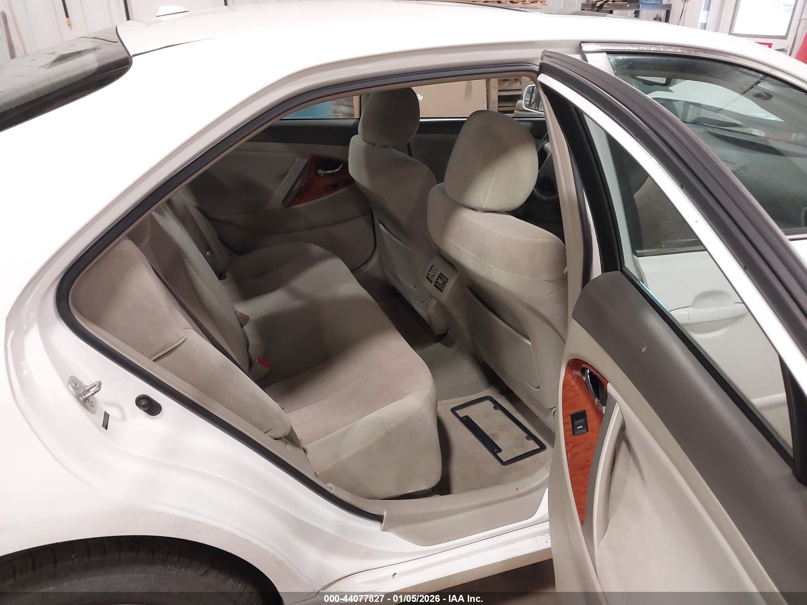 TOYOTA CAMRY image 8