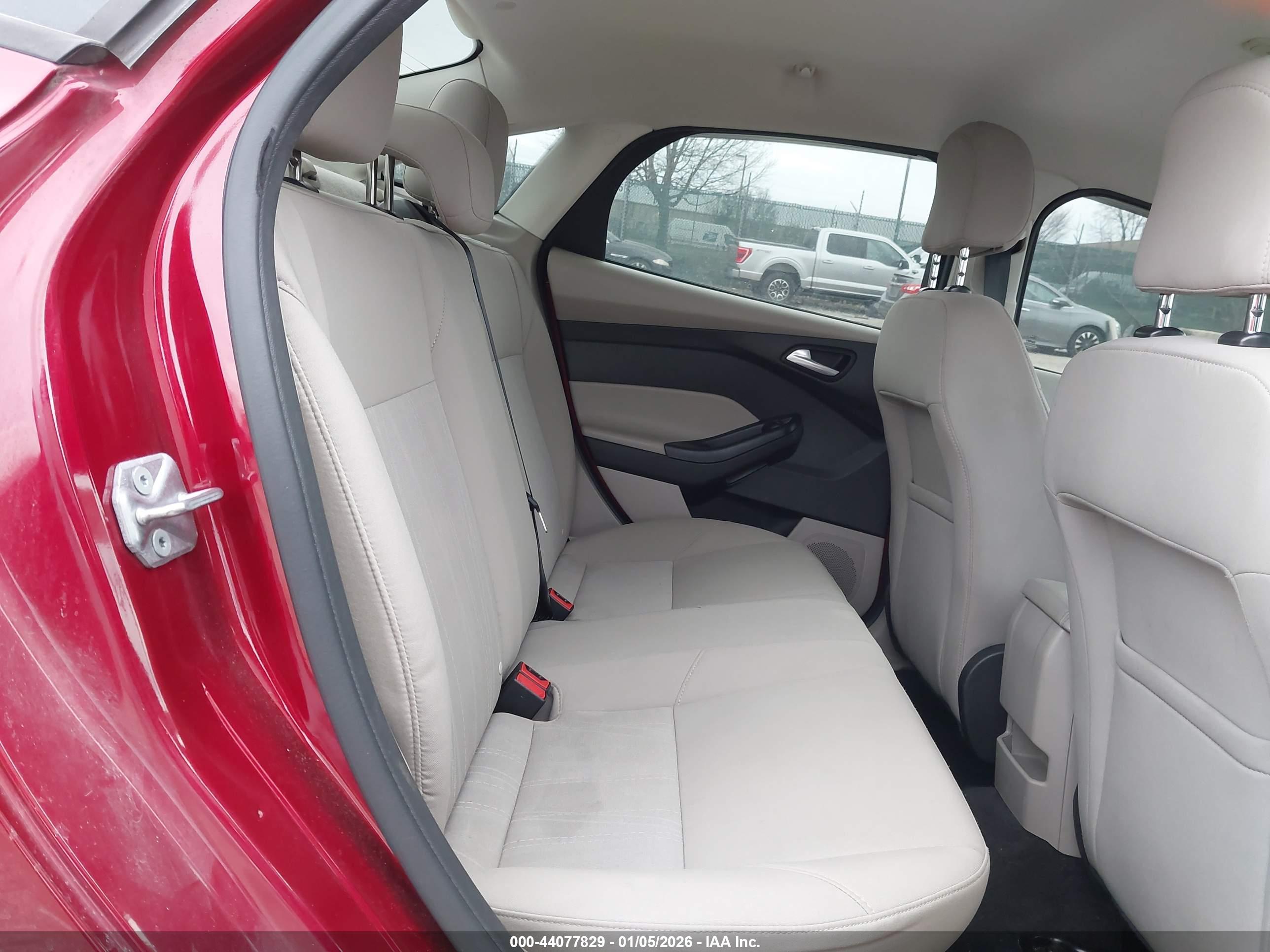 FORD FOCUS image 8