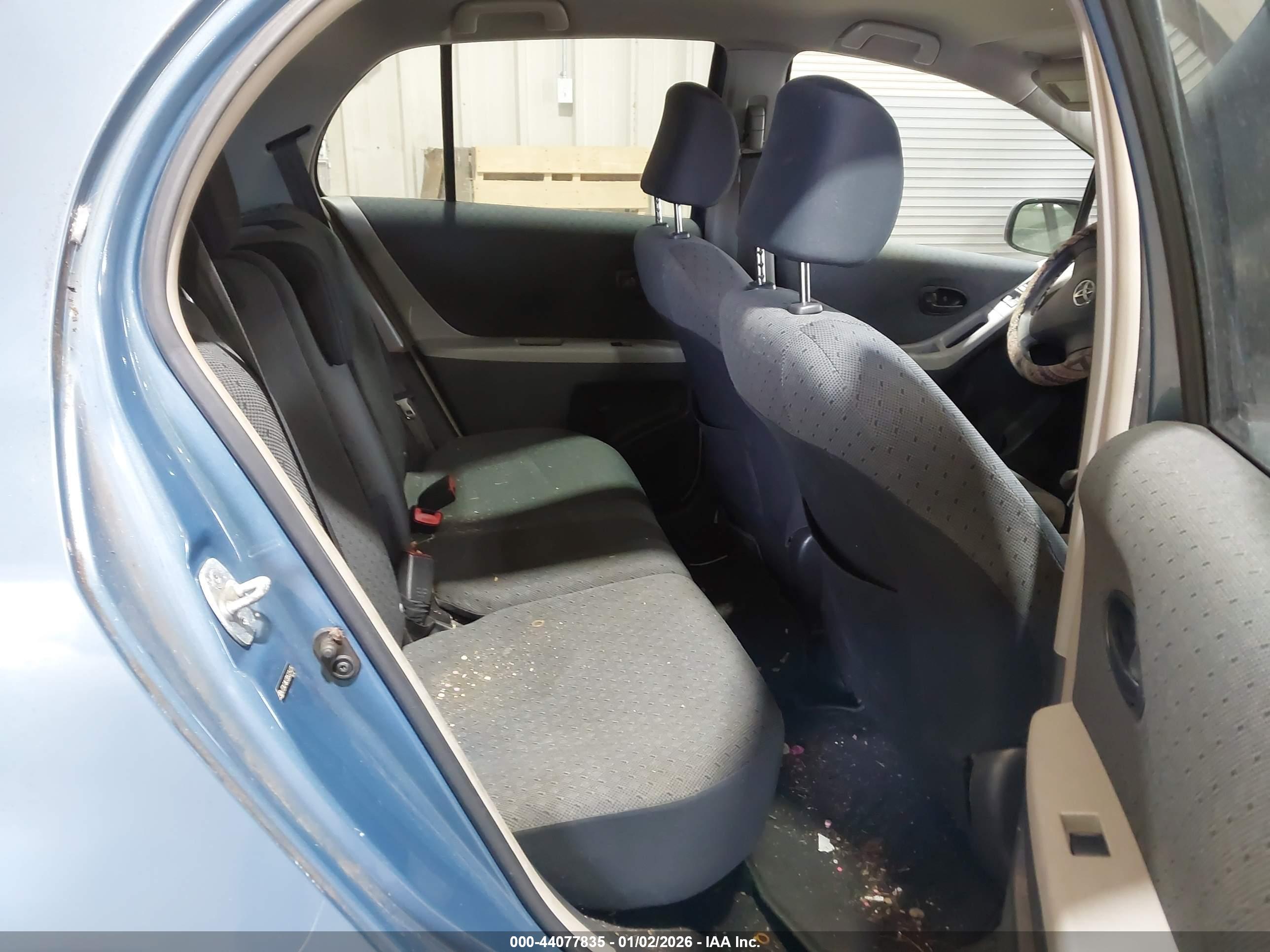 TOYOTA YARIS image 8