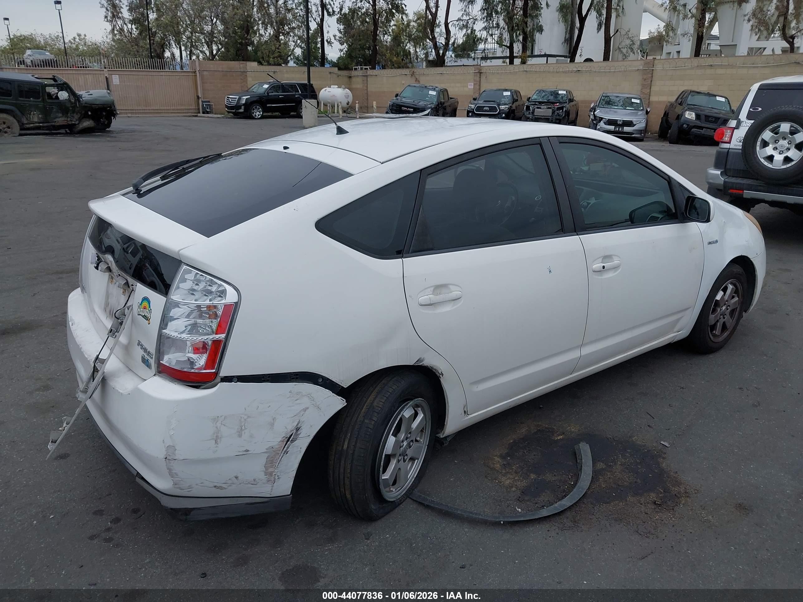 TOYOTA PRIUS image 6