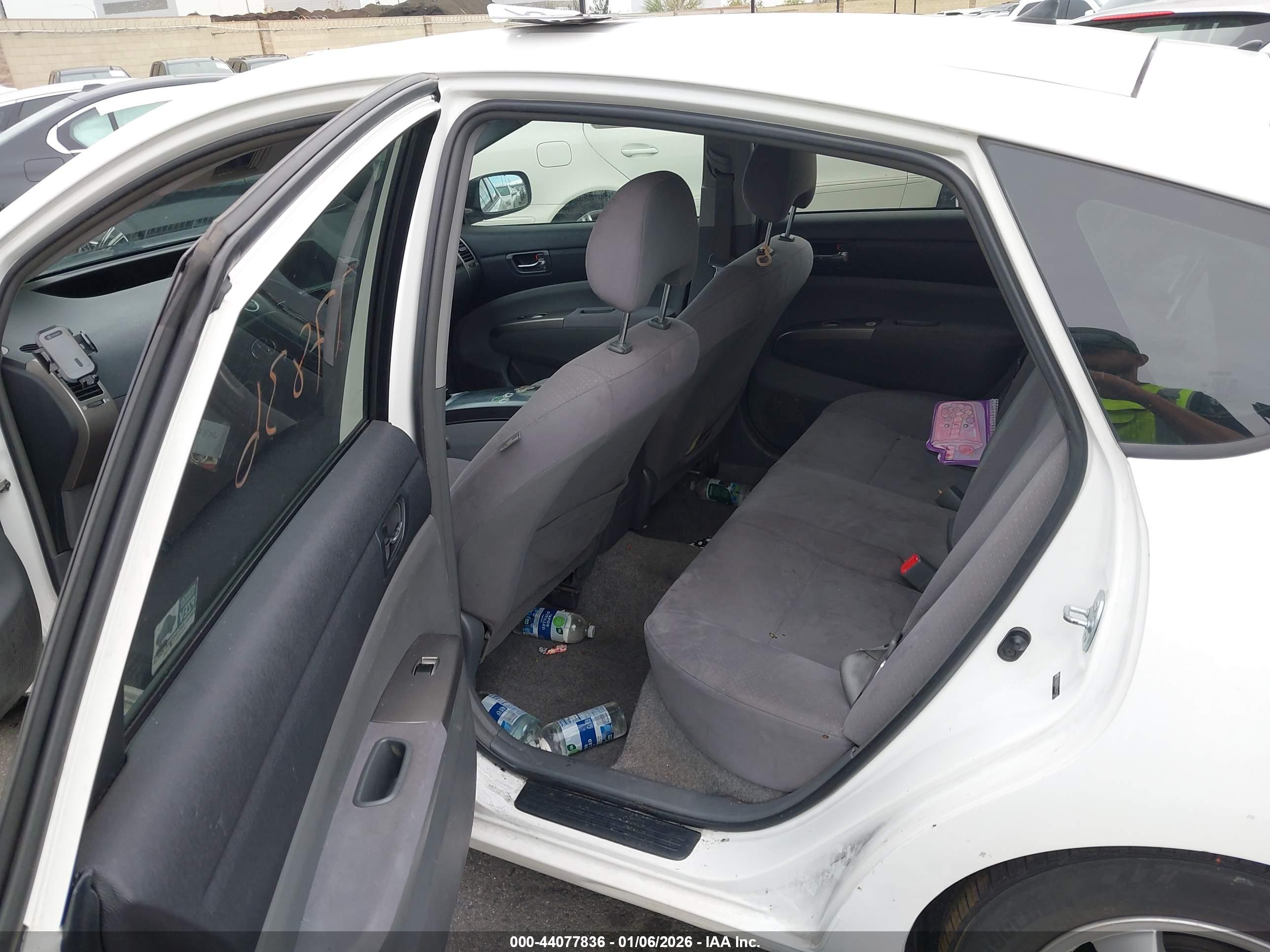 TOYOTA PRIUS image 8