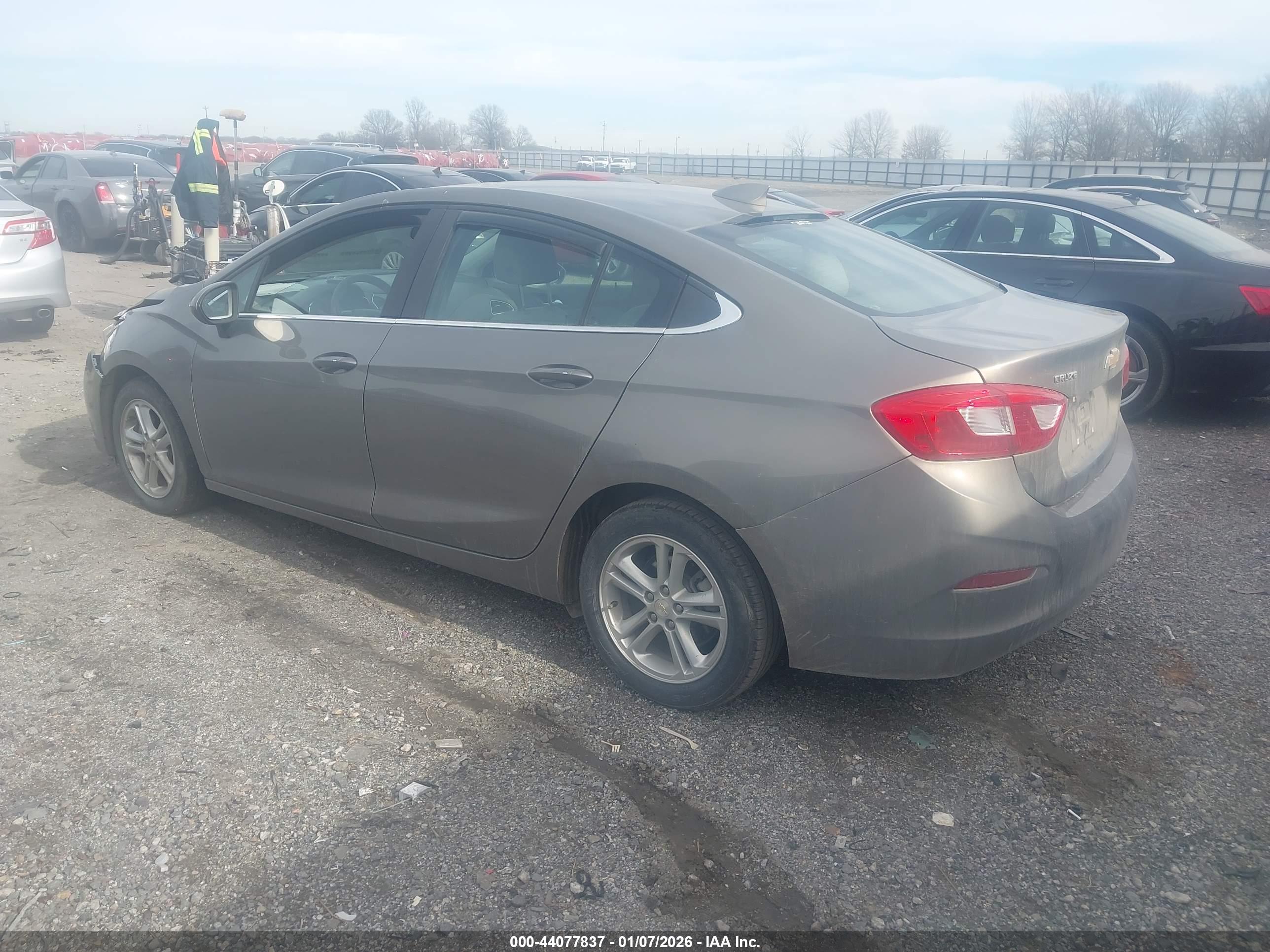 CHEVROLET CRUZE image 3