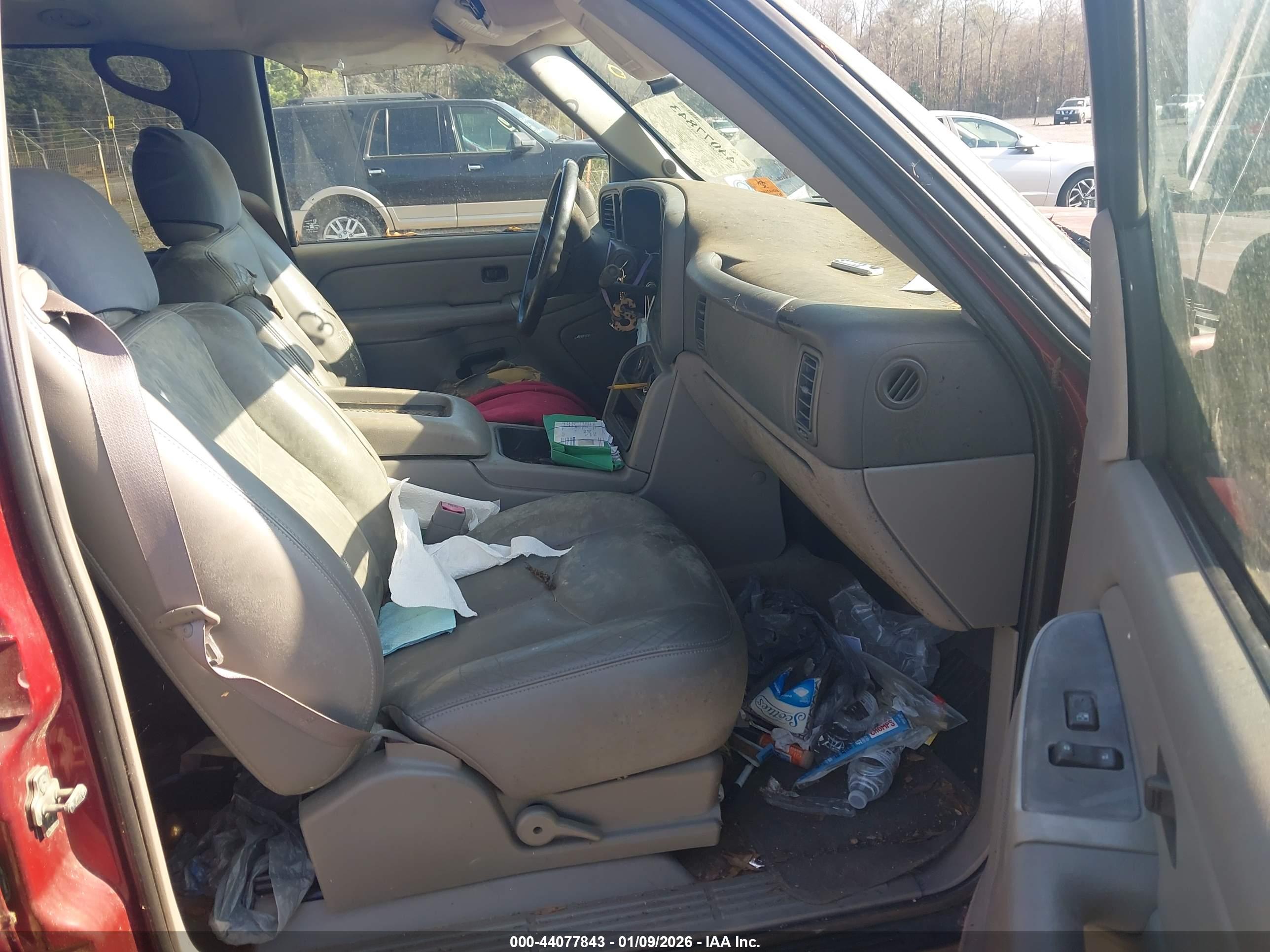 CHEVROLET SUBURBAN image 5
