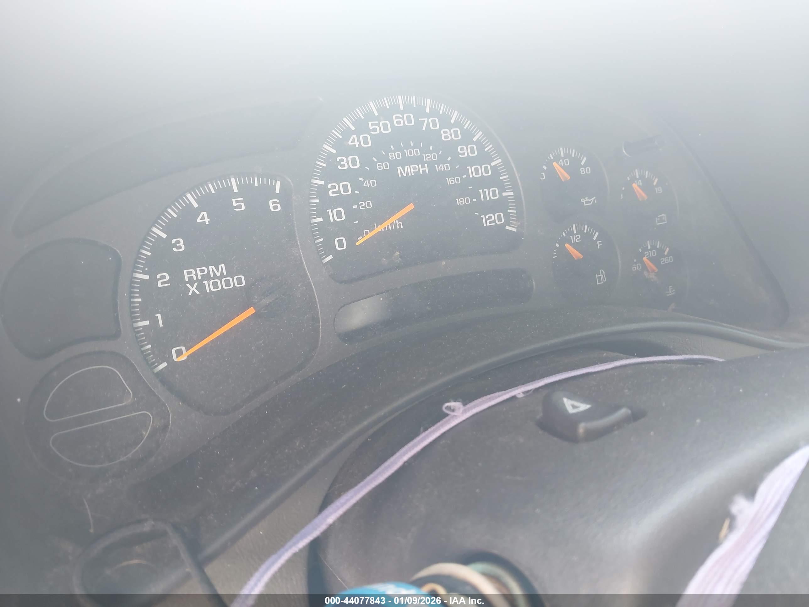 CHEVROLET SUBURBAN image 7