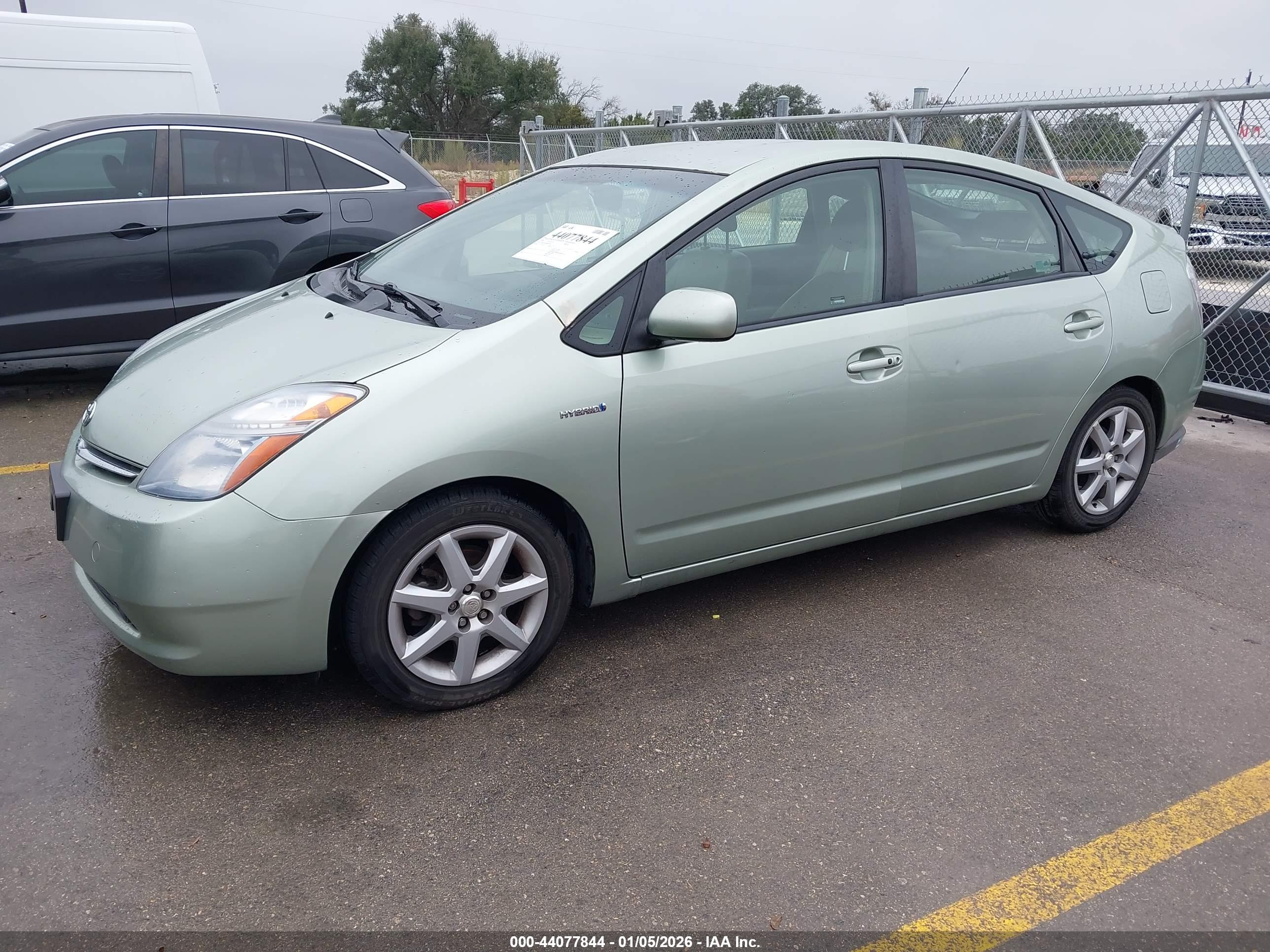 TOYOTA PRIUS image 2