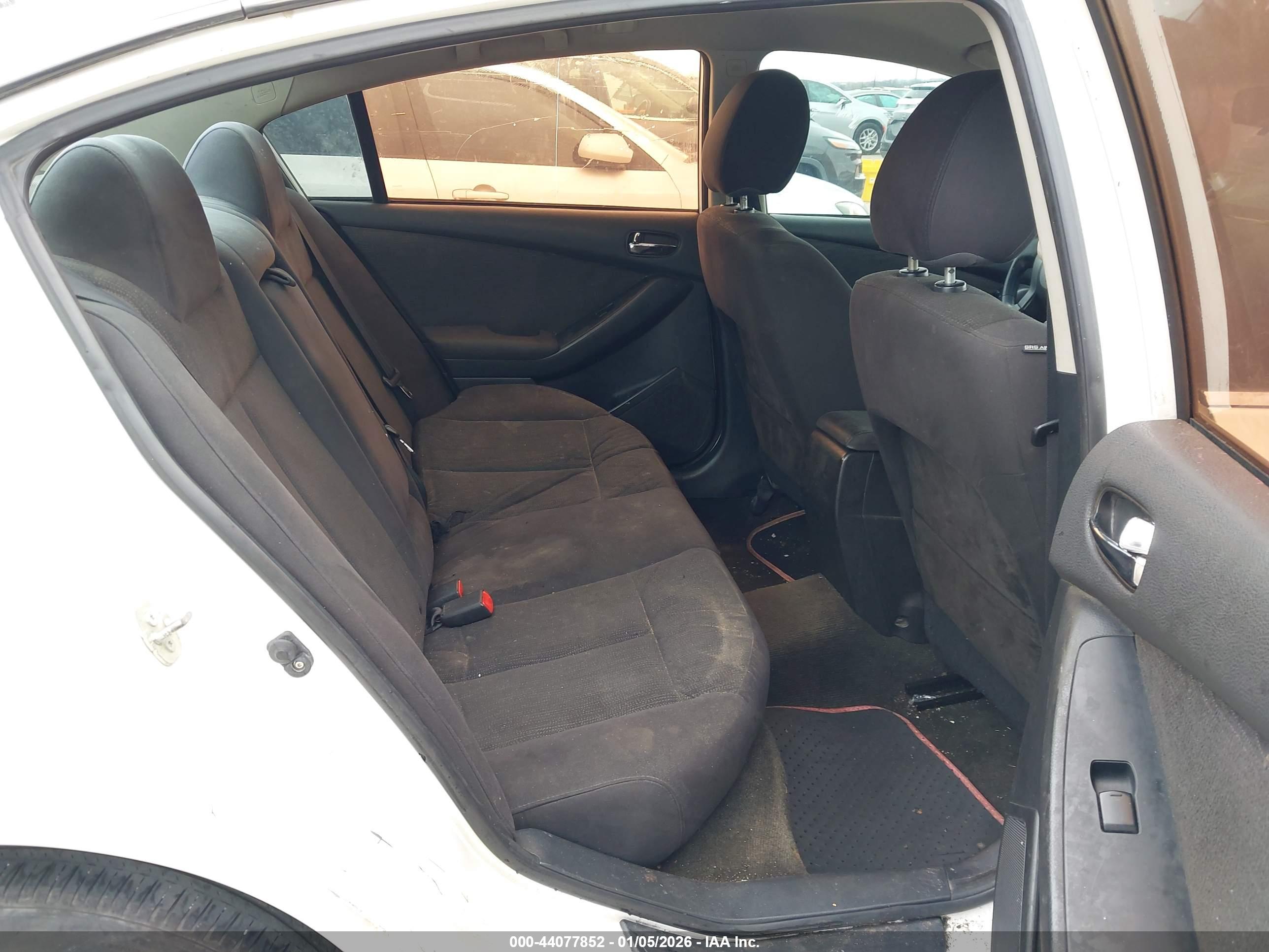 NISSAN ALTIMA image 8