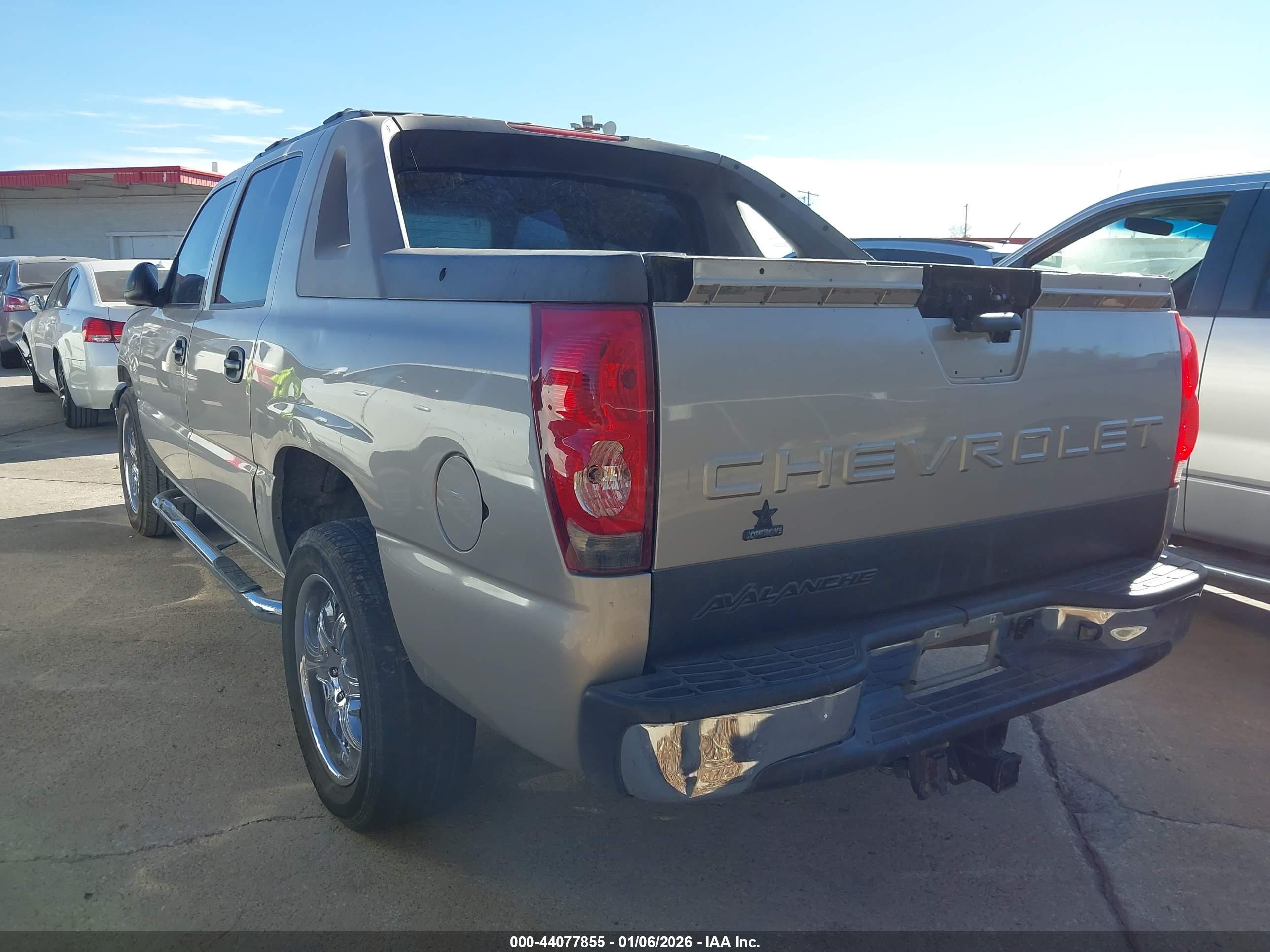 CHEVROLET AVALANCHE image 3