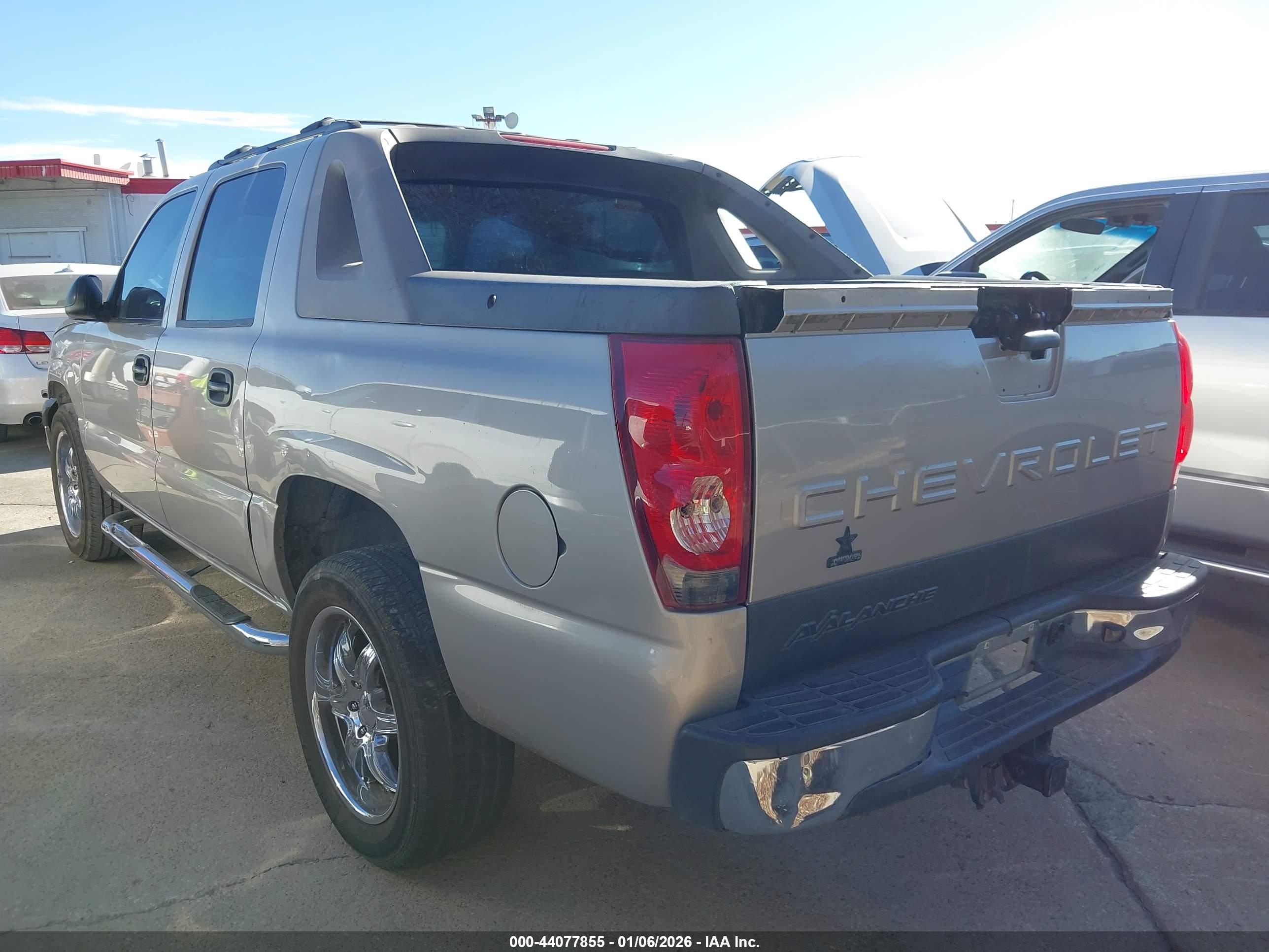 CHEVROLET AVALANCHE image 6
