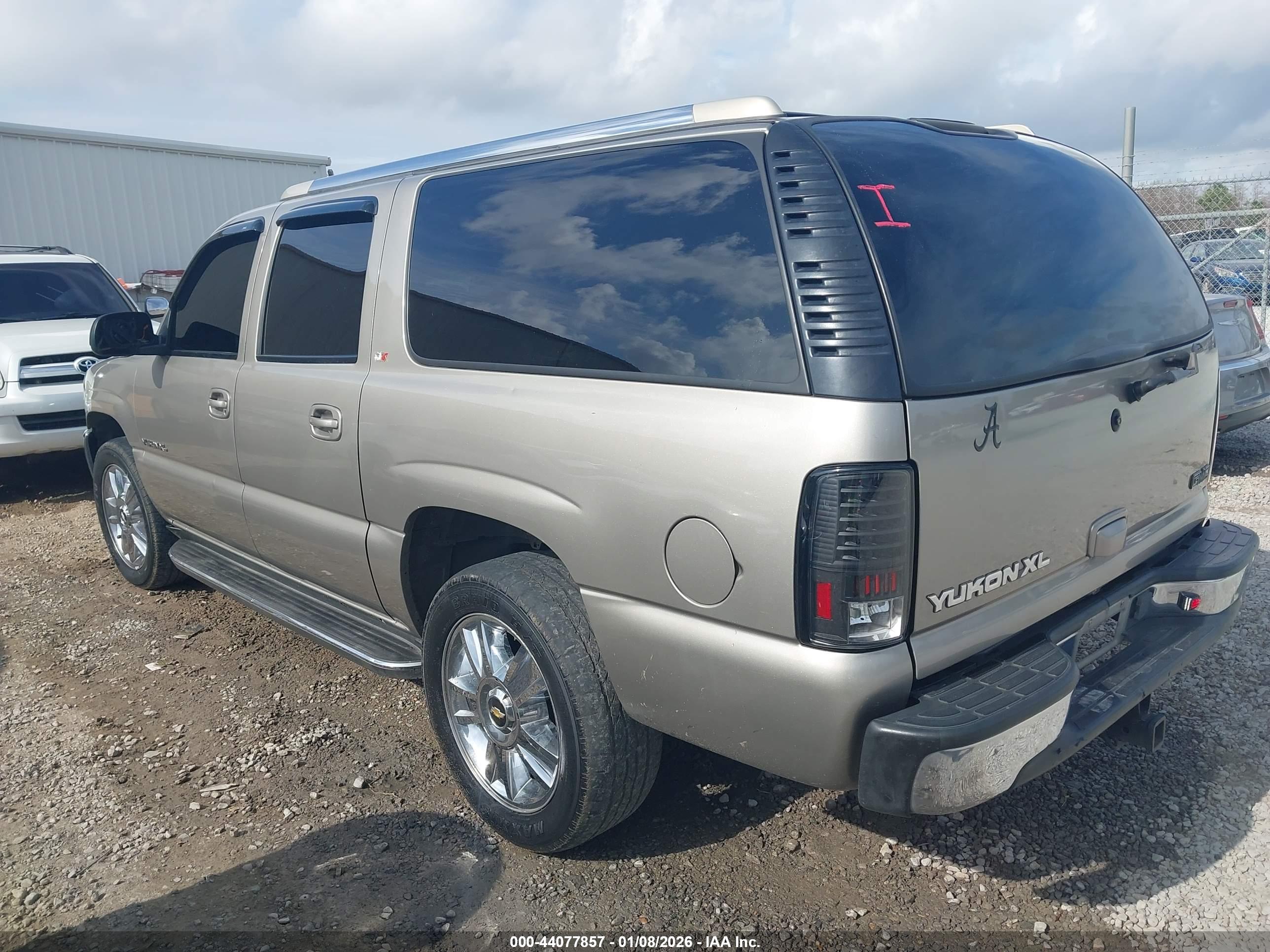 GMC YUKON image 3