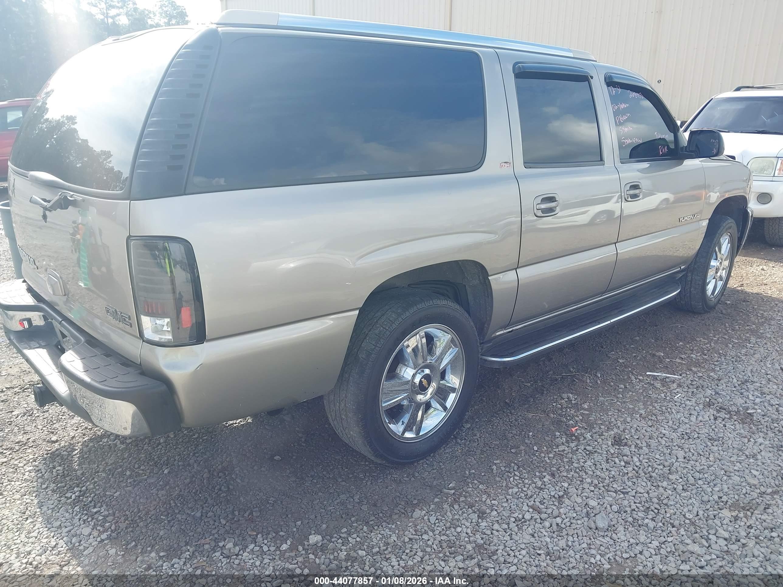 GMC YUKON image 4