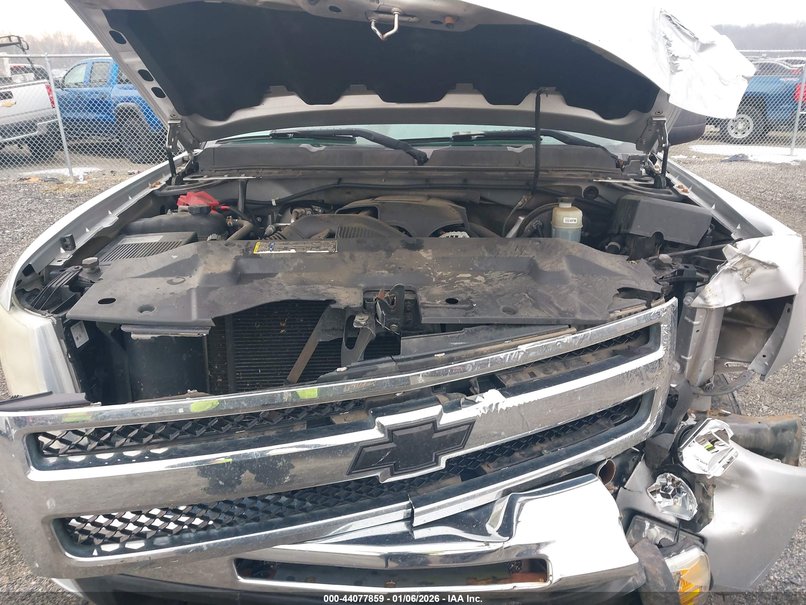 CHEVROLET SILVERADO image 10