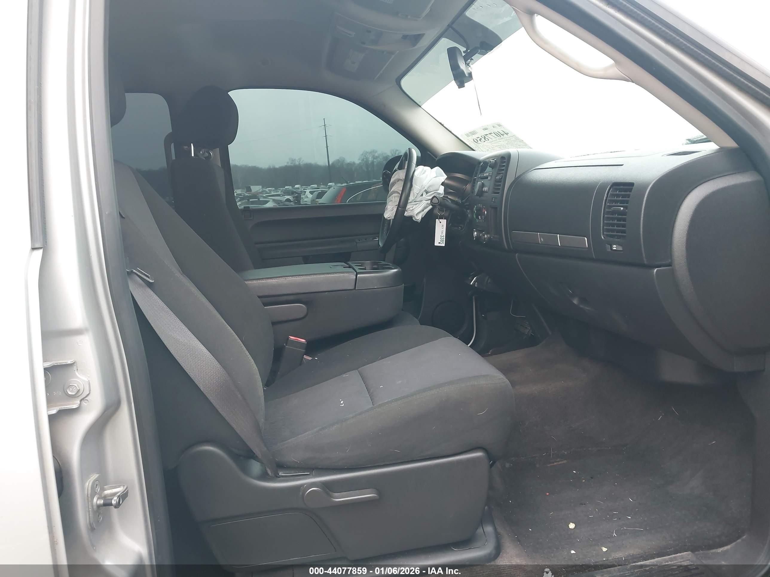 CHEVROLET SILVERADO image 5
