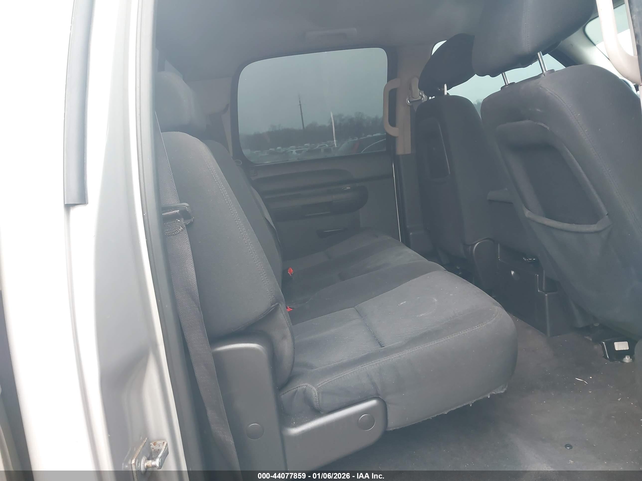 CHEVROLET SILVERADO image 8