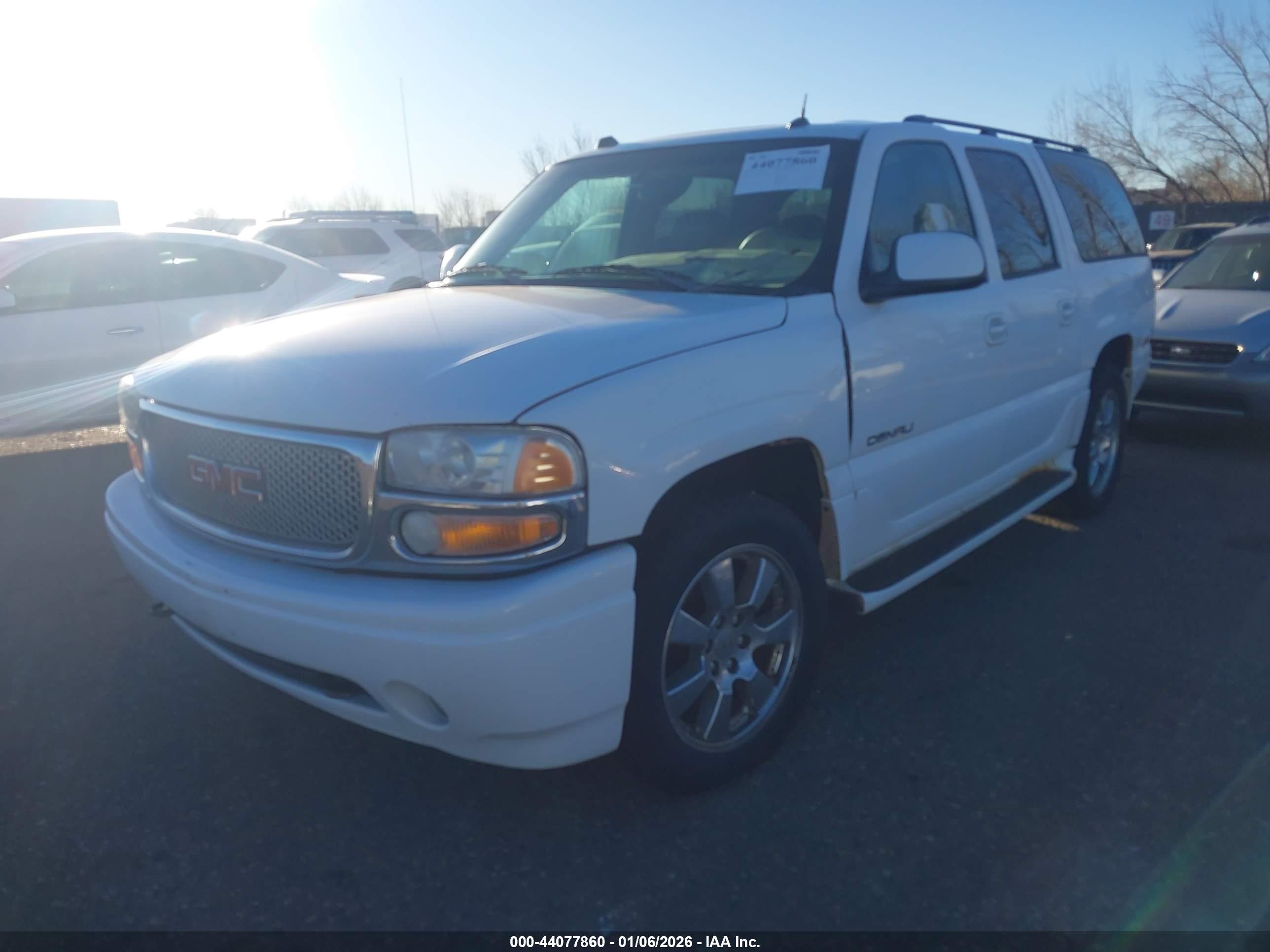 GMC YUKON image 2