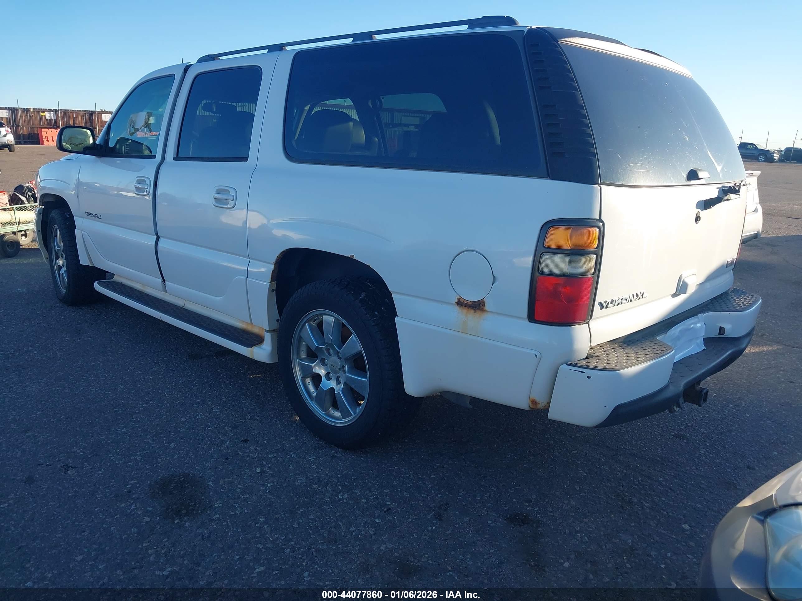 GMC YUKON image 3
