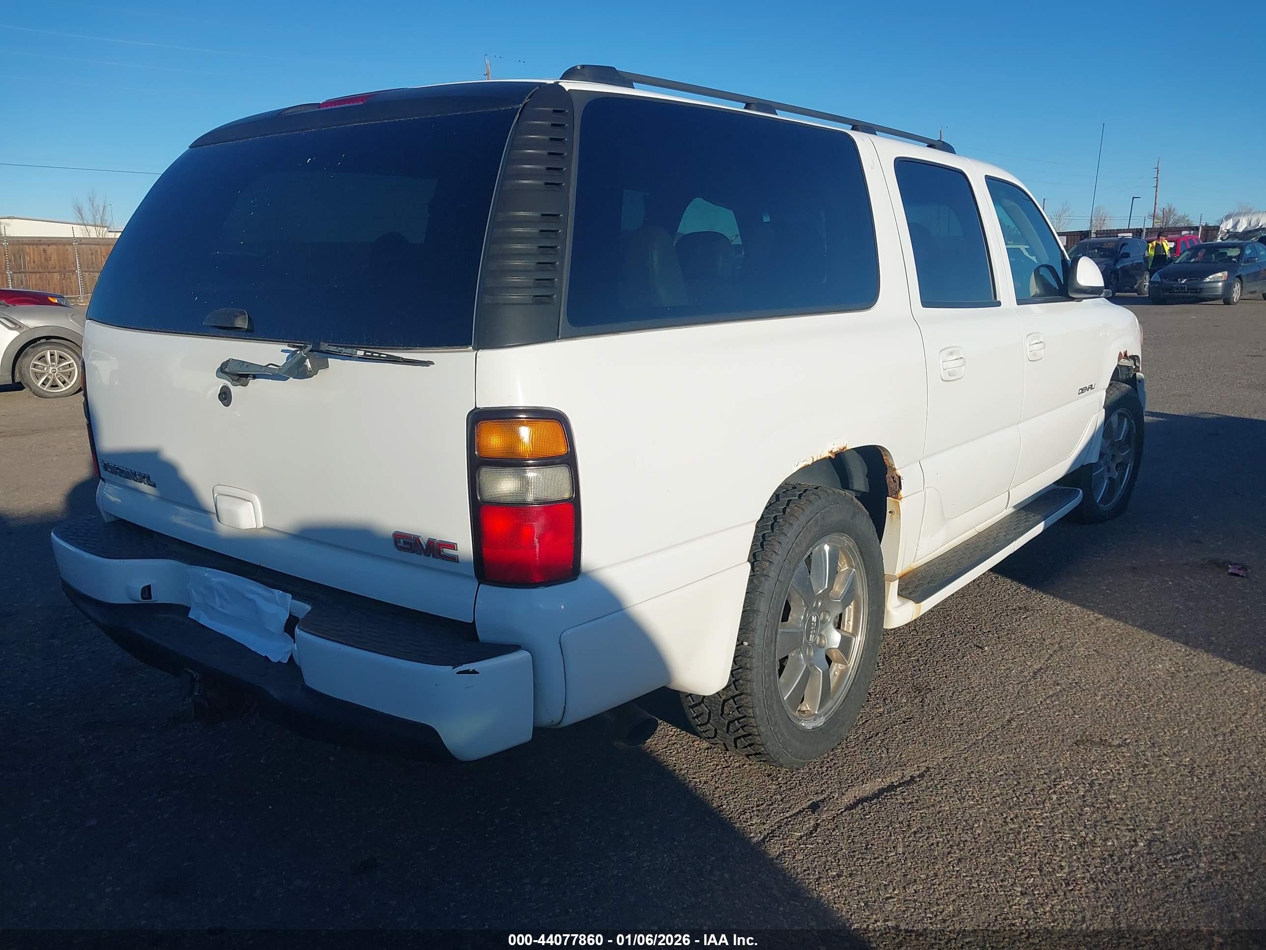 GMC YUKON image 4