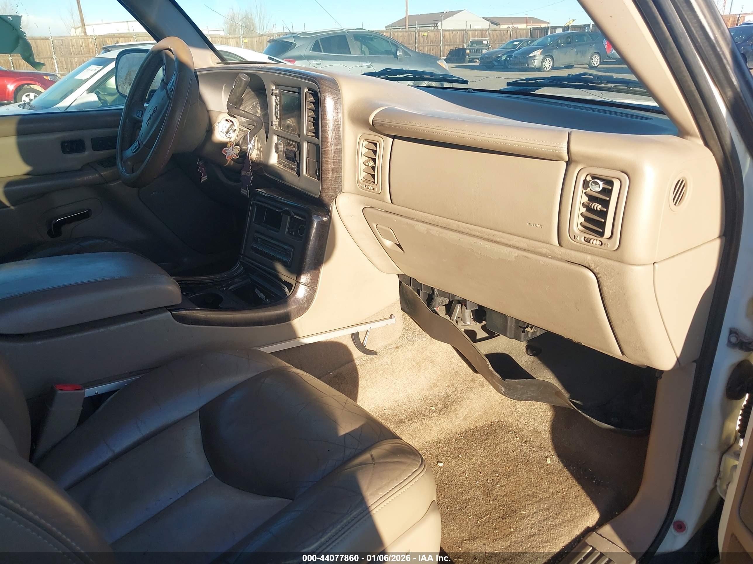 GMC YUKON image 5