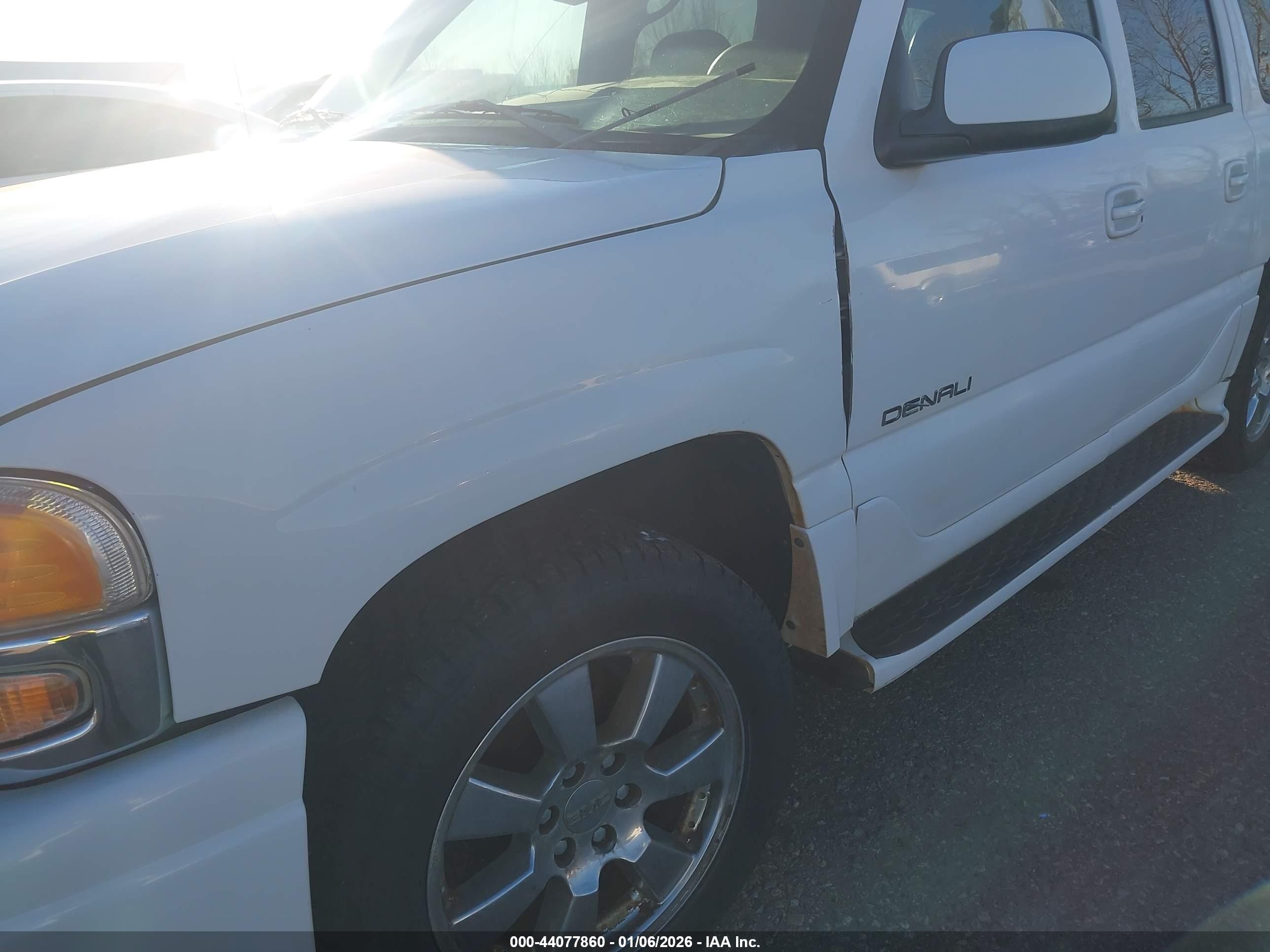 GMC YUKON image 6