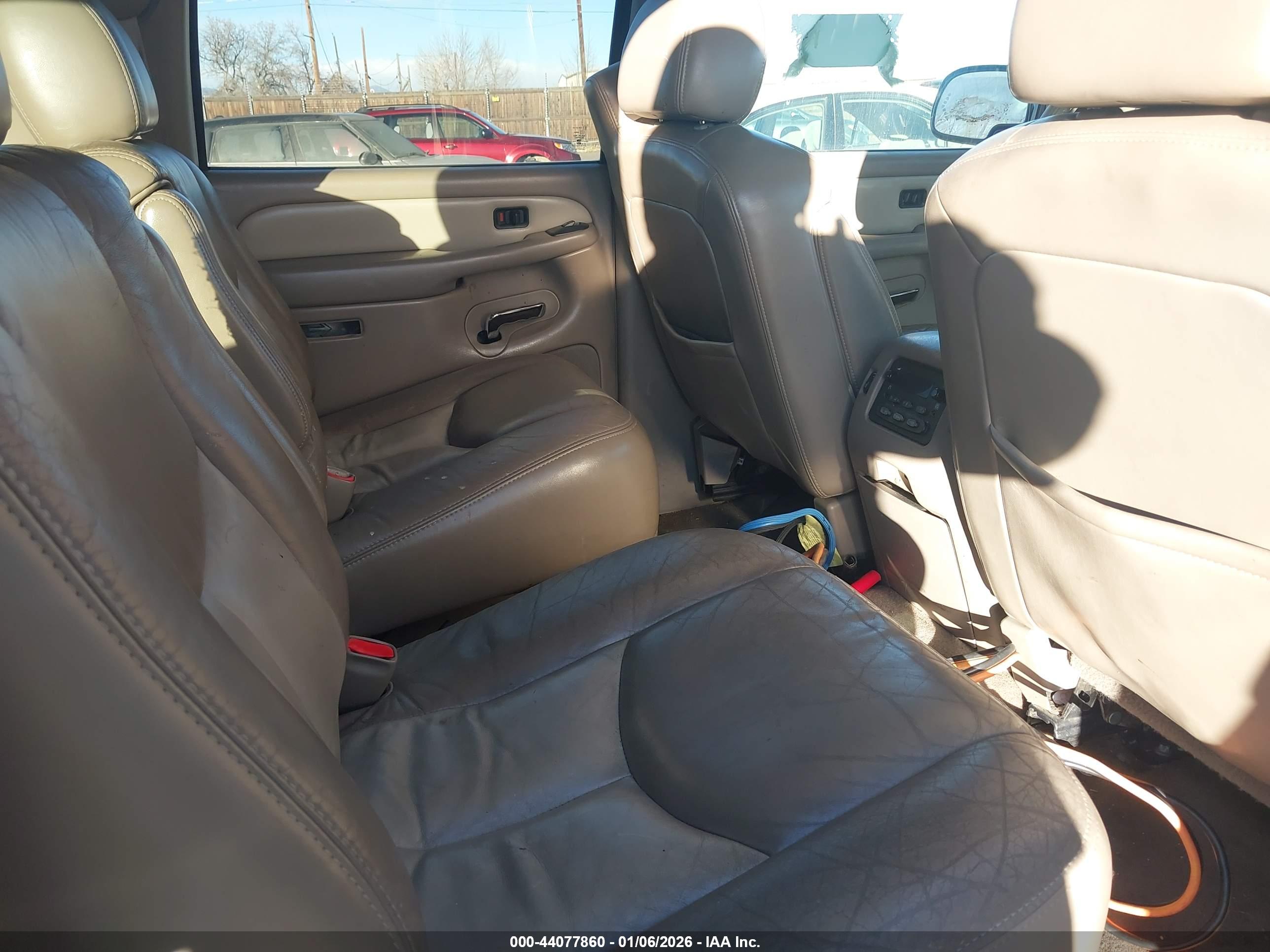 GMC YUKON image 8