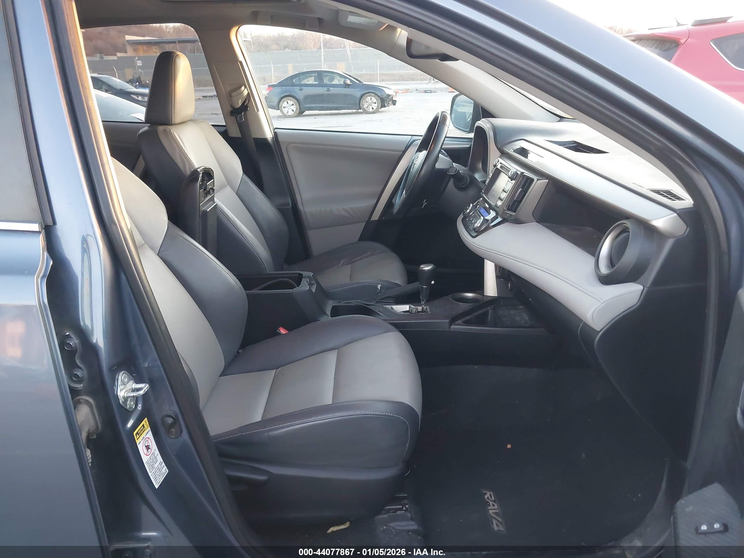 TOYOTA RAV4 image 5