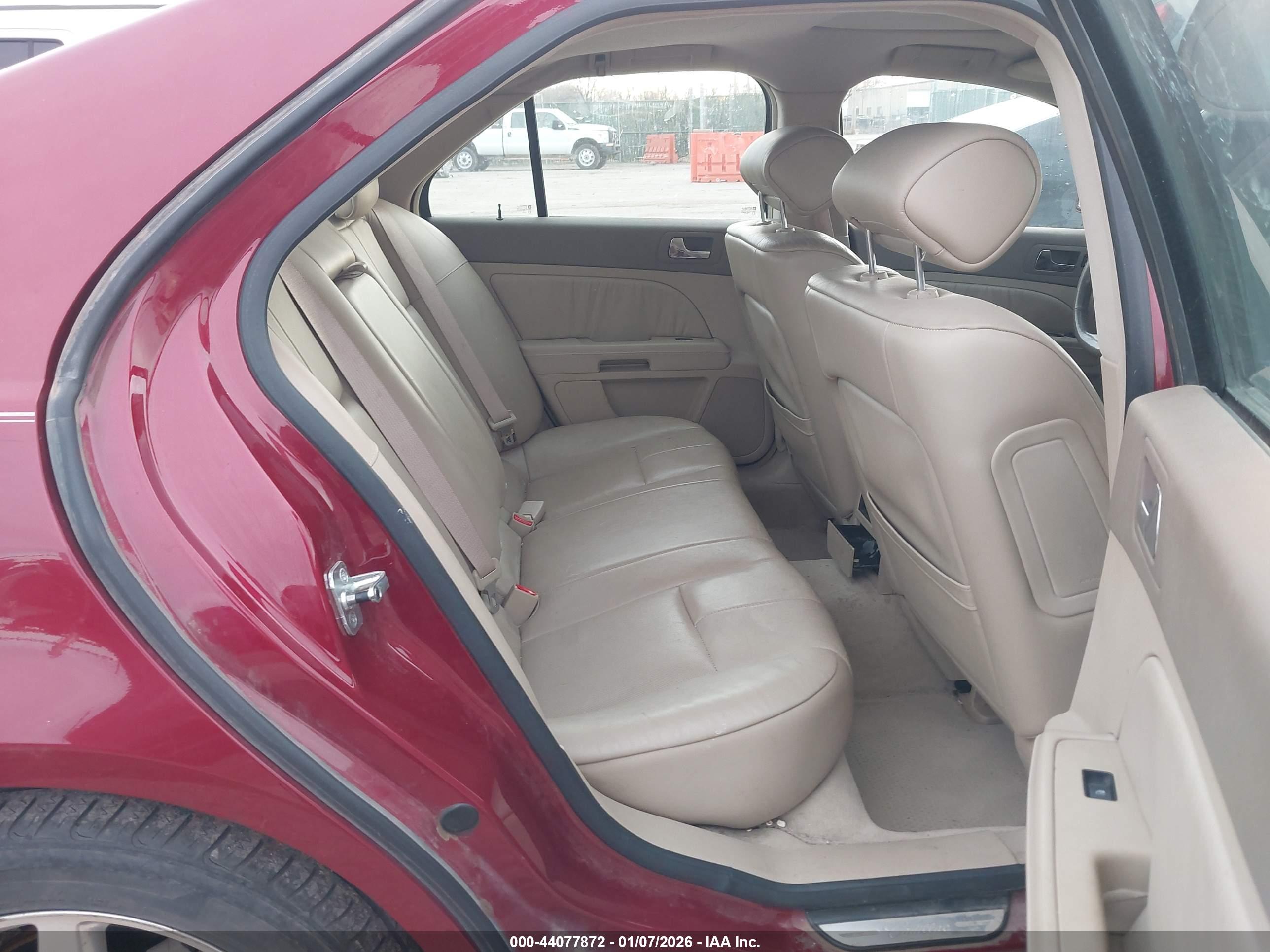 CADILLAC STS image 8