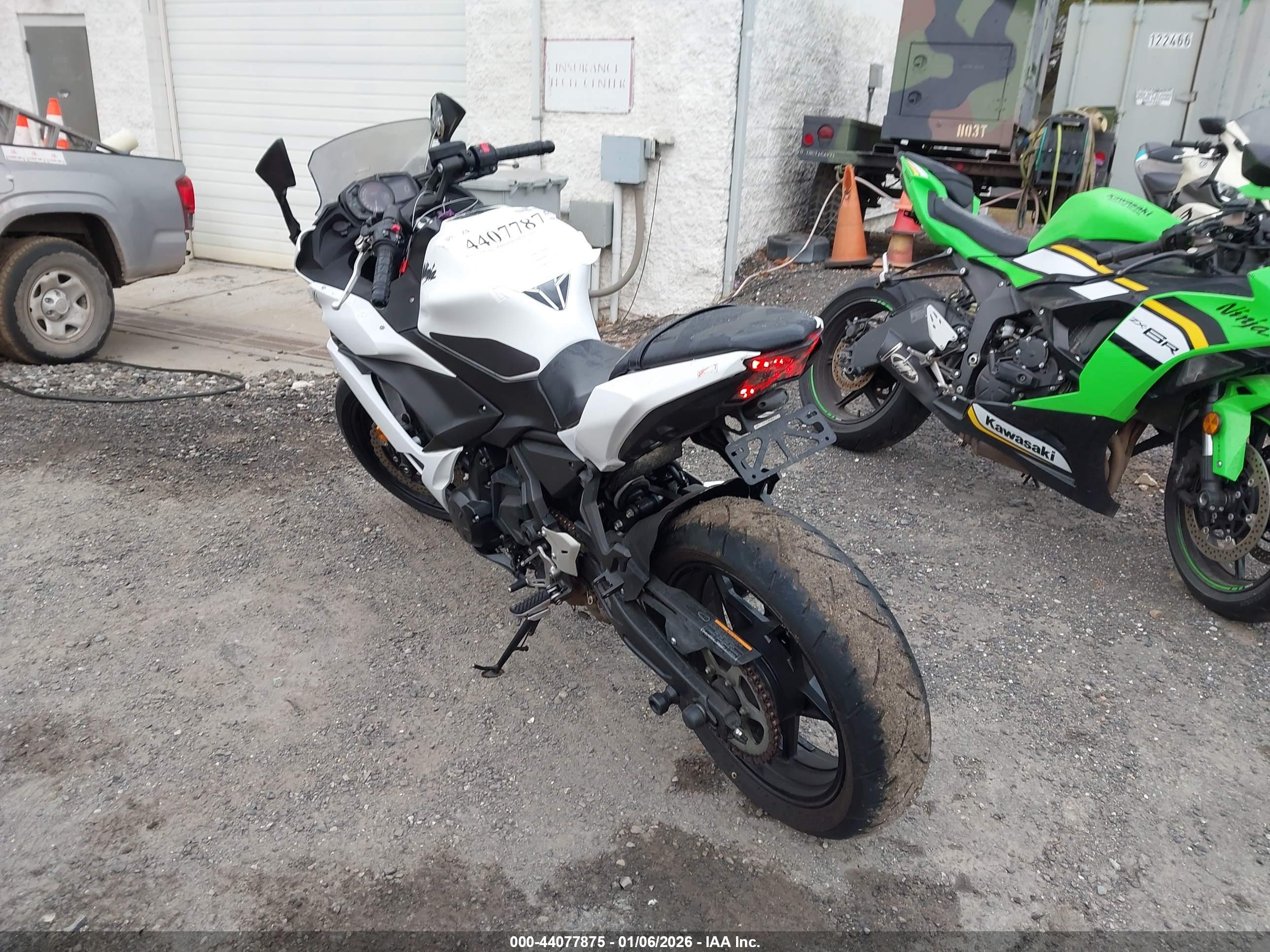 KAWASAKI EX650 image 3