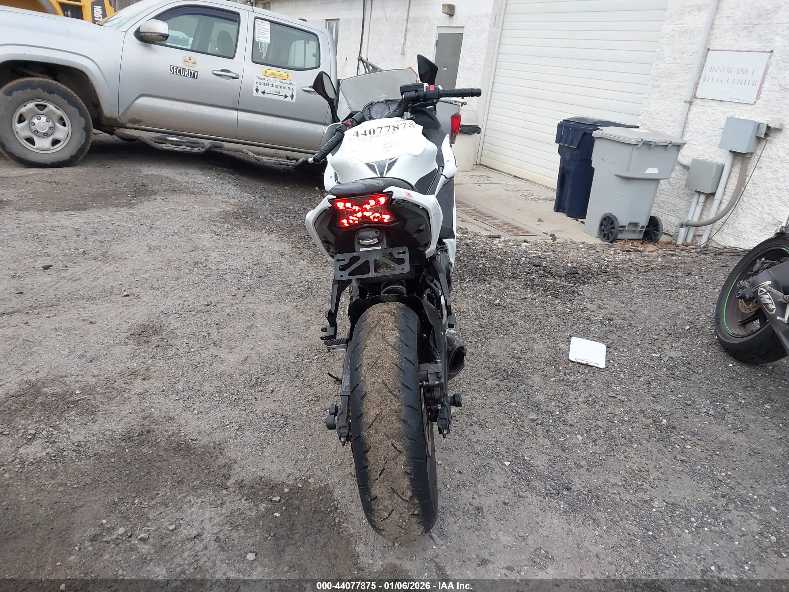 KAWASAKI EX650 image 6