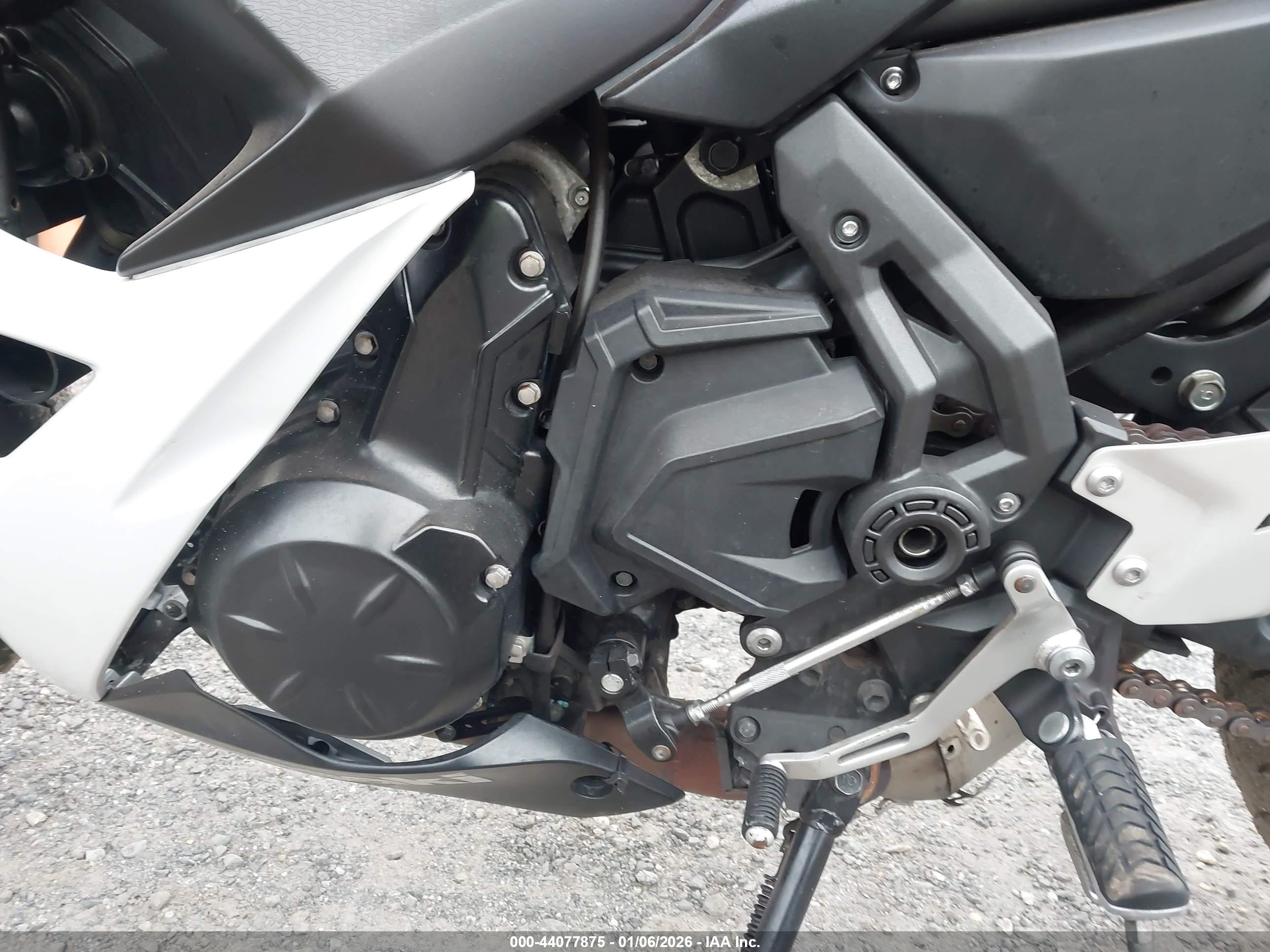 KAWASAKI EX650 image 9