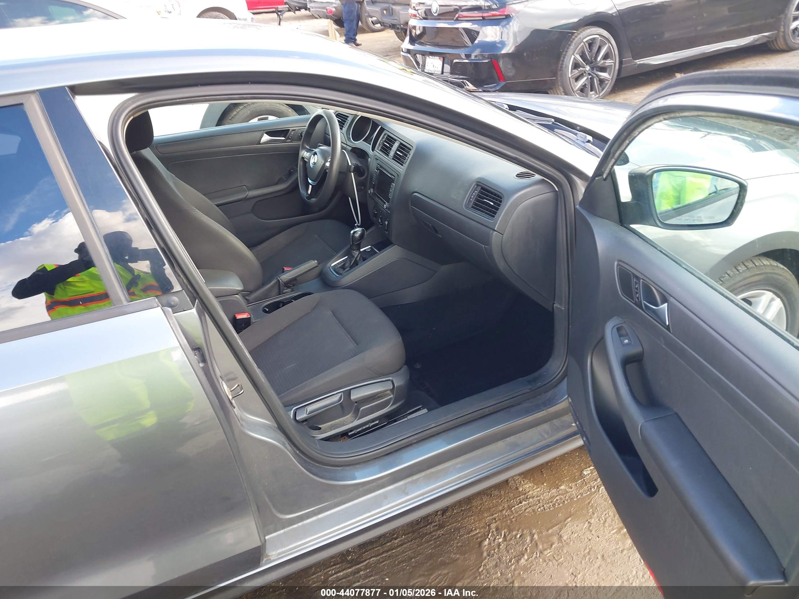 VOLKSWAGEN JETTA image 5