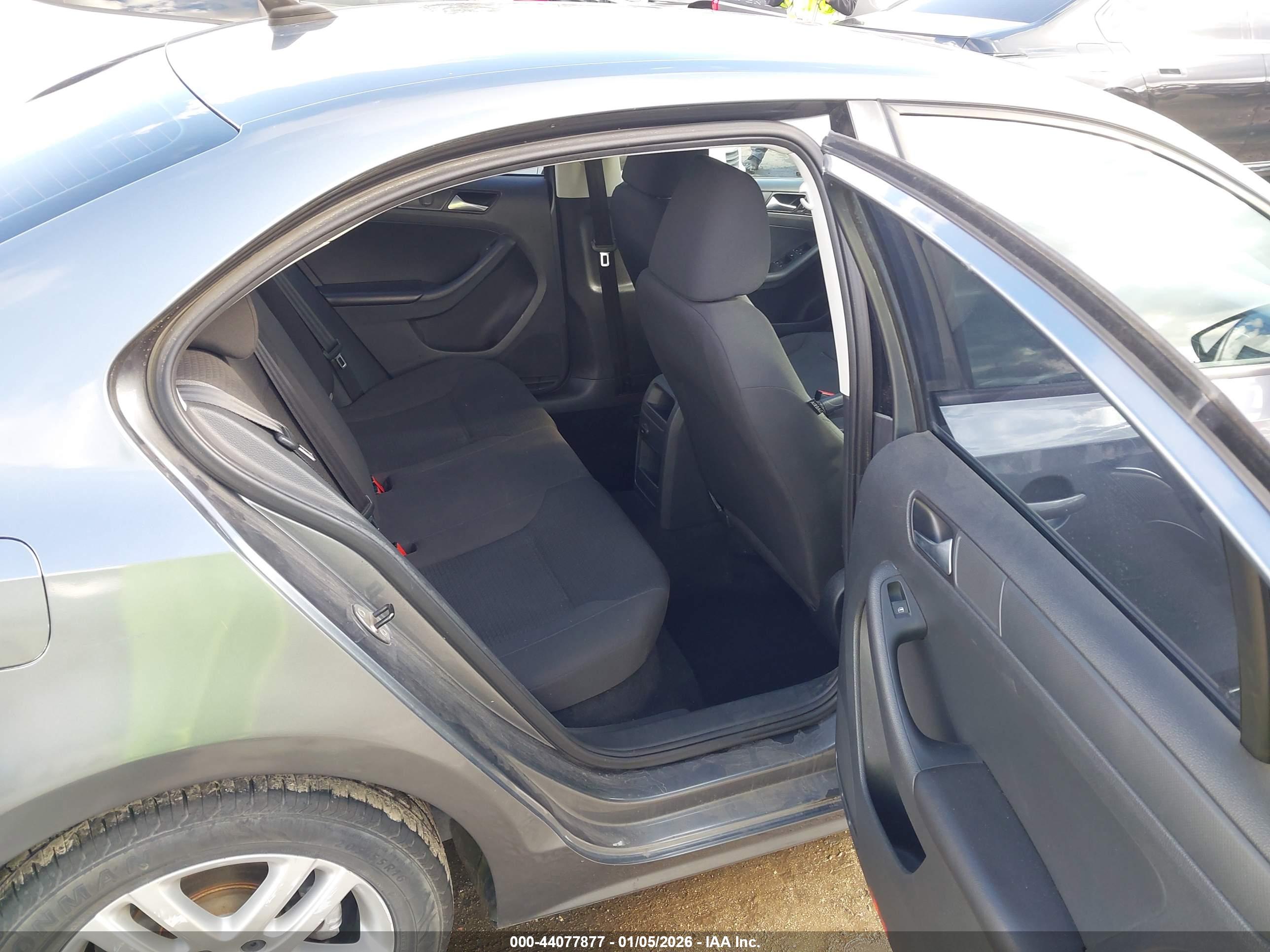 VOLKSWAGEN JETTA image 8