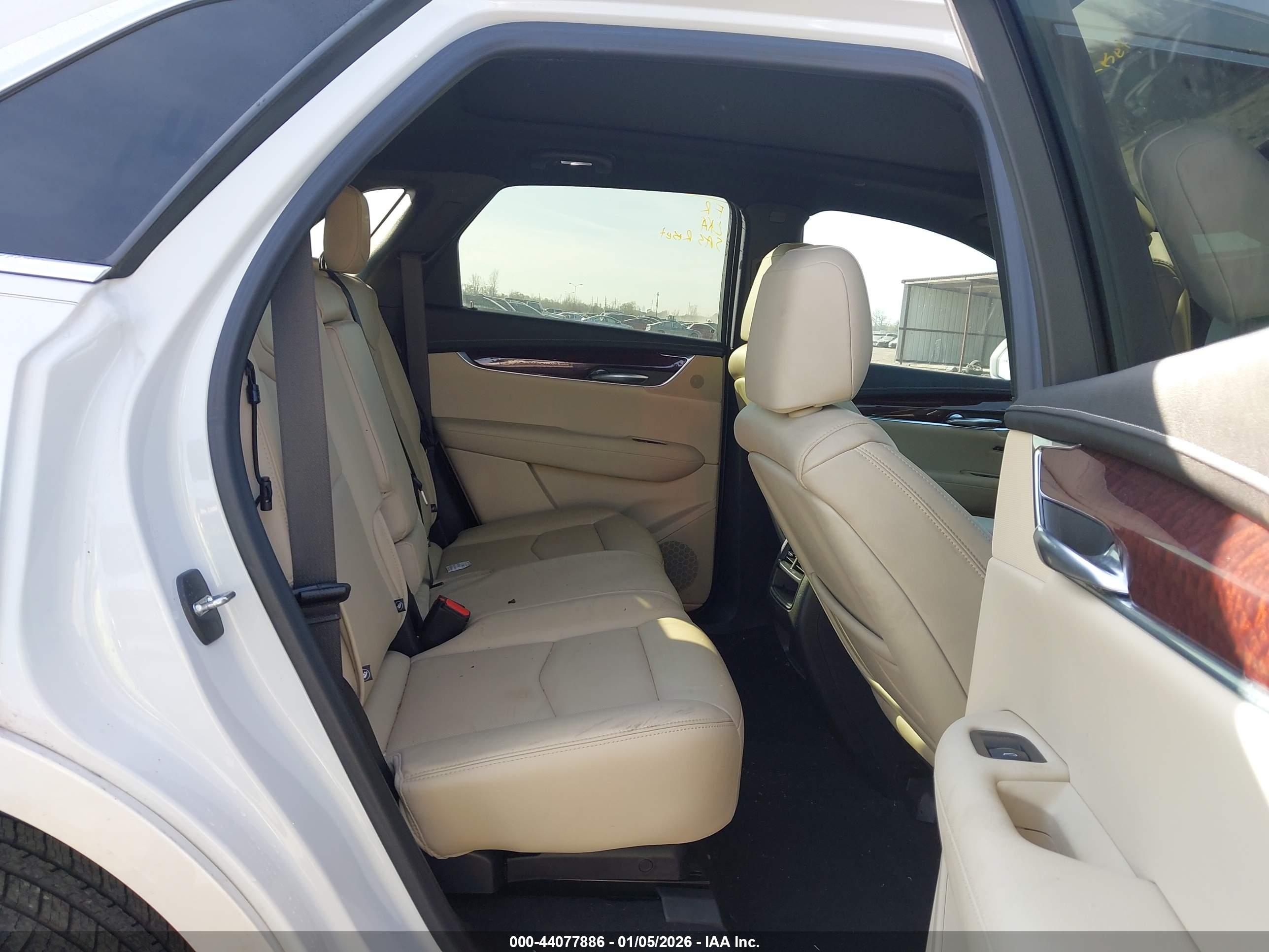 CADILLAC XT5 image 8