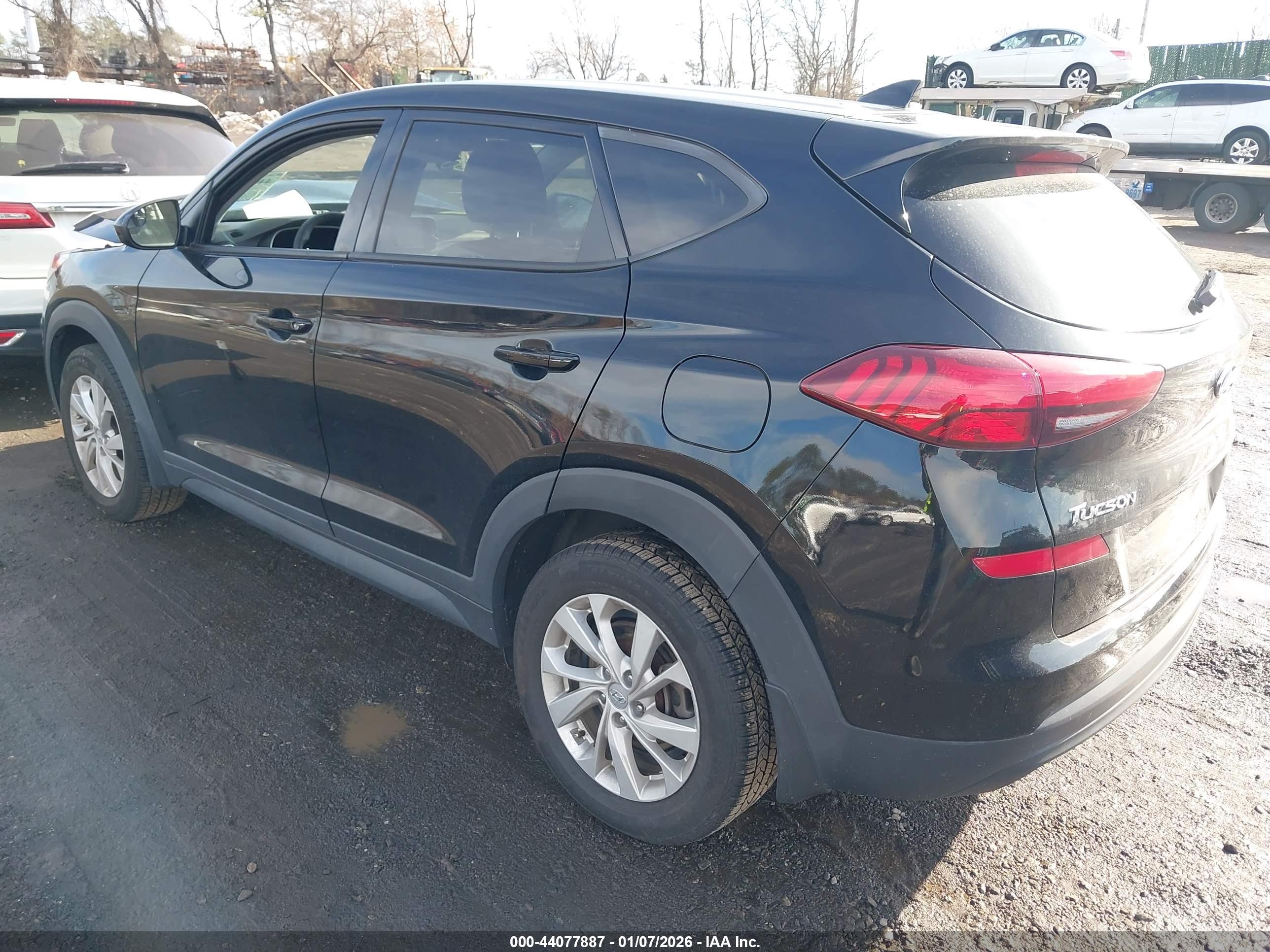 HYUNDAI TUCSON image 3