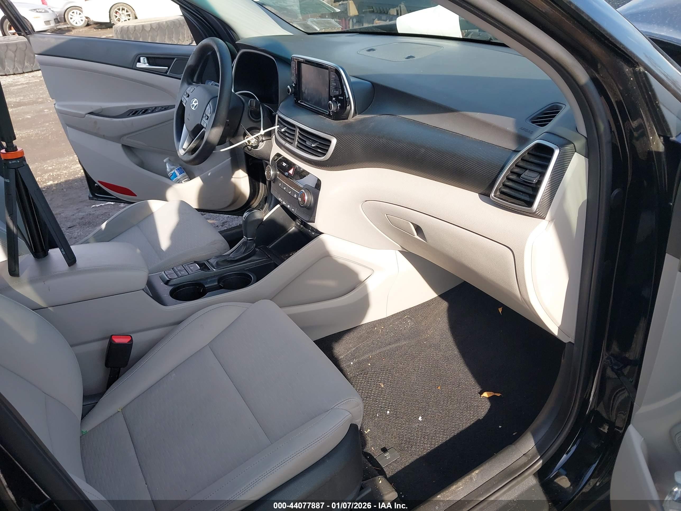 HYUNDAI TUCSON image 5