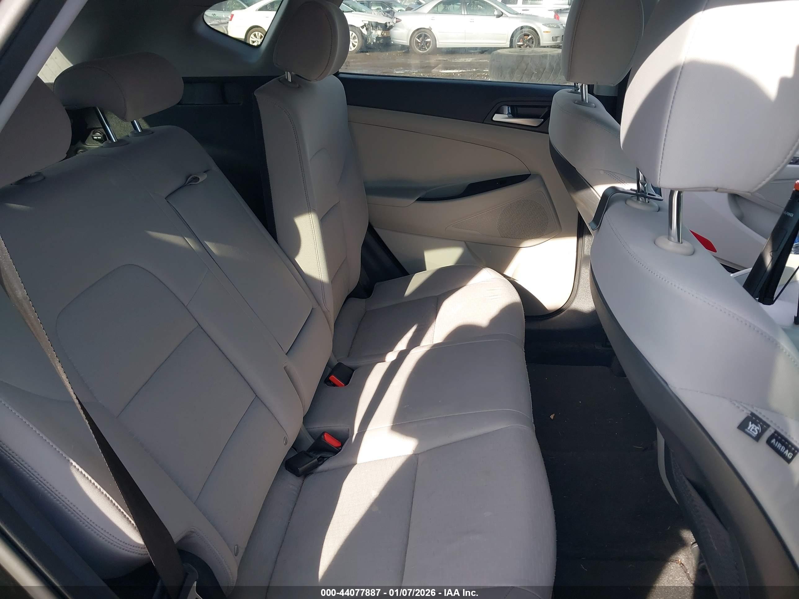 HYUNDAI TUCSON image 8